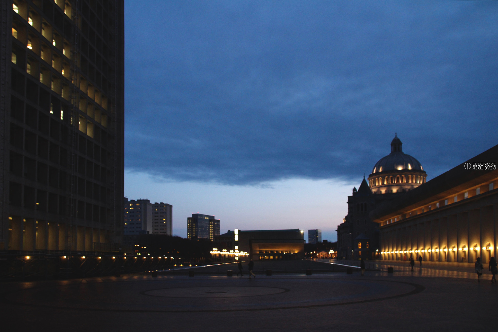 Canon EOS 100D (EOS Rebel SL1 / EOS Kiss X7) sample photo. Overwhelming lights photography