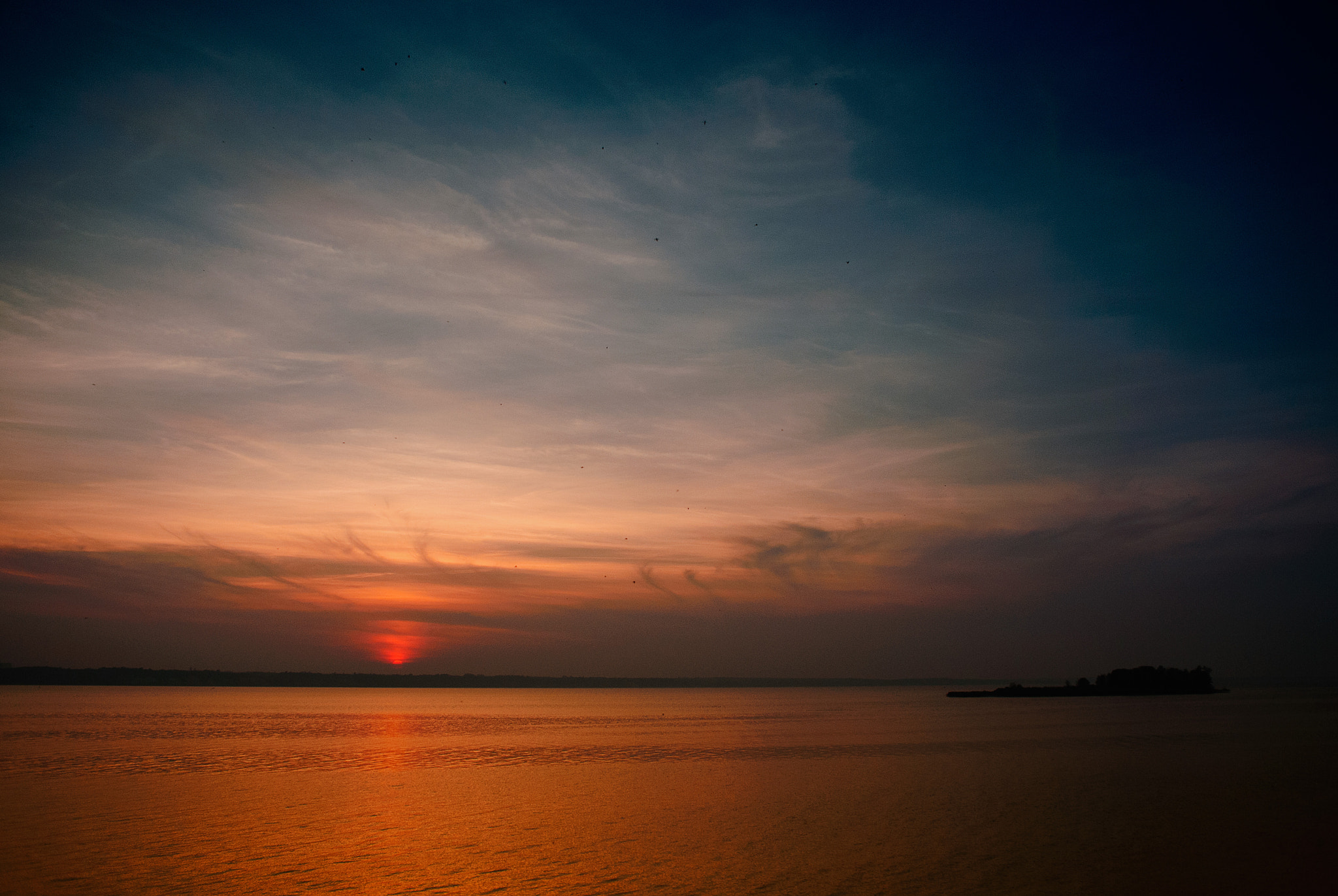 Nikon 1 J1 + Nikon 1 Nikkor 10mm F2.8 sample photo. Sunset on the river dnieper photography