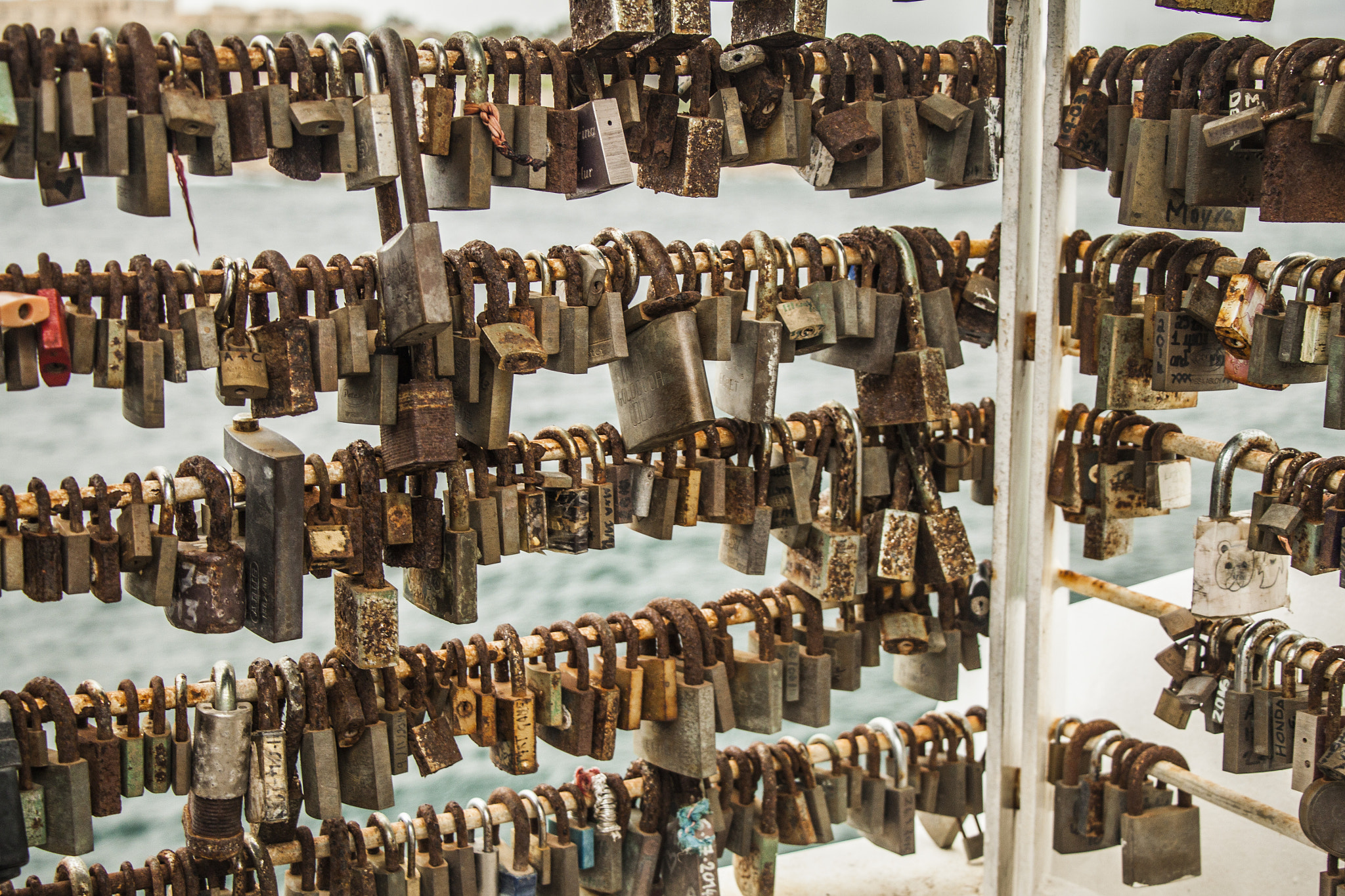 Canon EOS 500D (EOS Rebel T1i / EOS Kiss X3) sample photo. Padlock  love photography