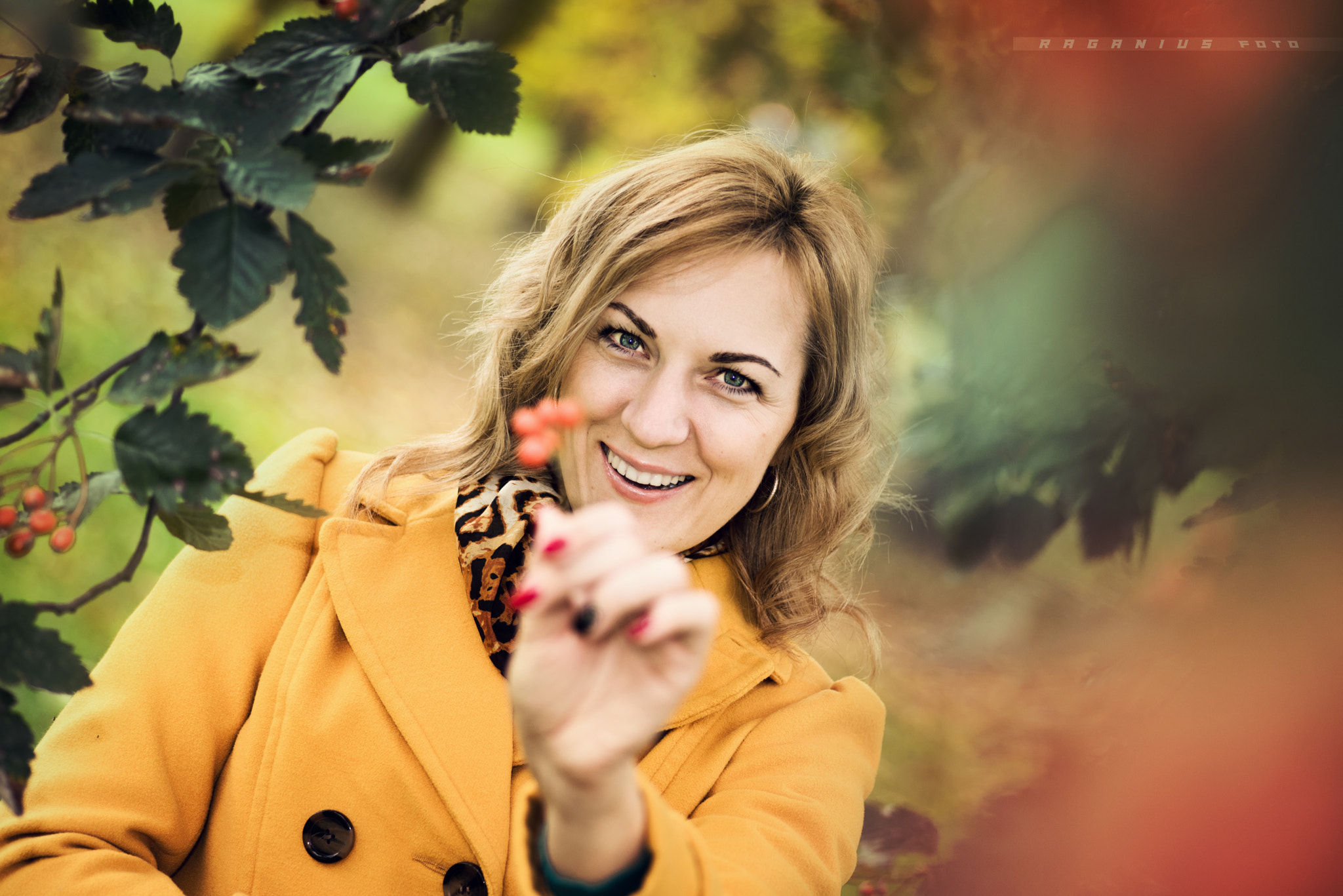 Tokina AT-X Pro 100mm F2.8 Macro sample photo. Autumn fun photography