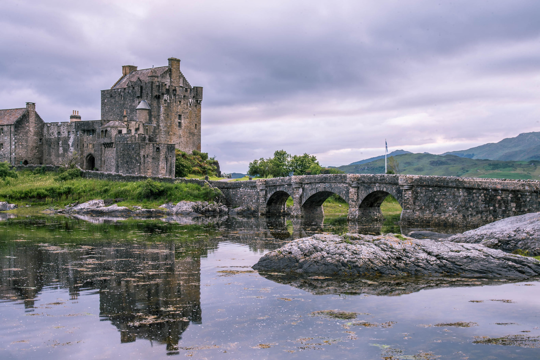 AF Zoom-Nikkor 28-80mm f/3.3-5.6G sample photo. Eilan donan castle at sunset photography