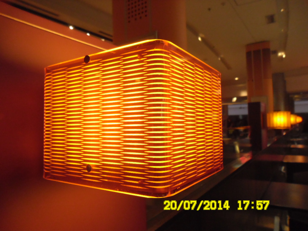 Samsung ES80/ ES81 sample photo. Restaurant lights photography