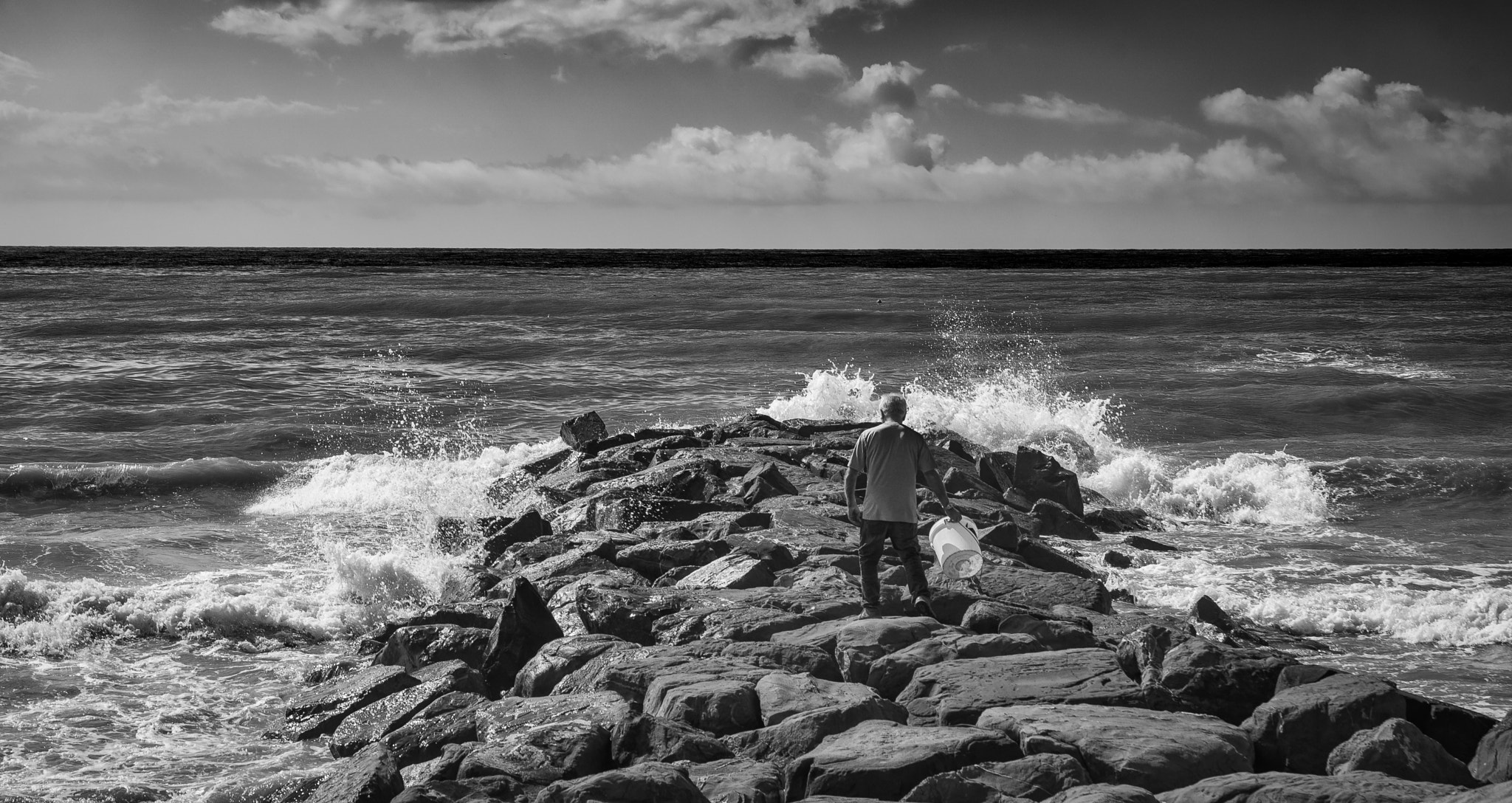 Sony a7 sample photo. L'uomo e il mare.... photography