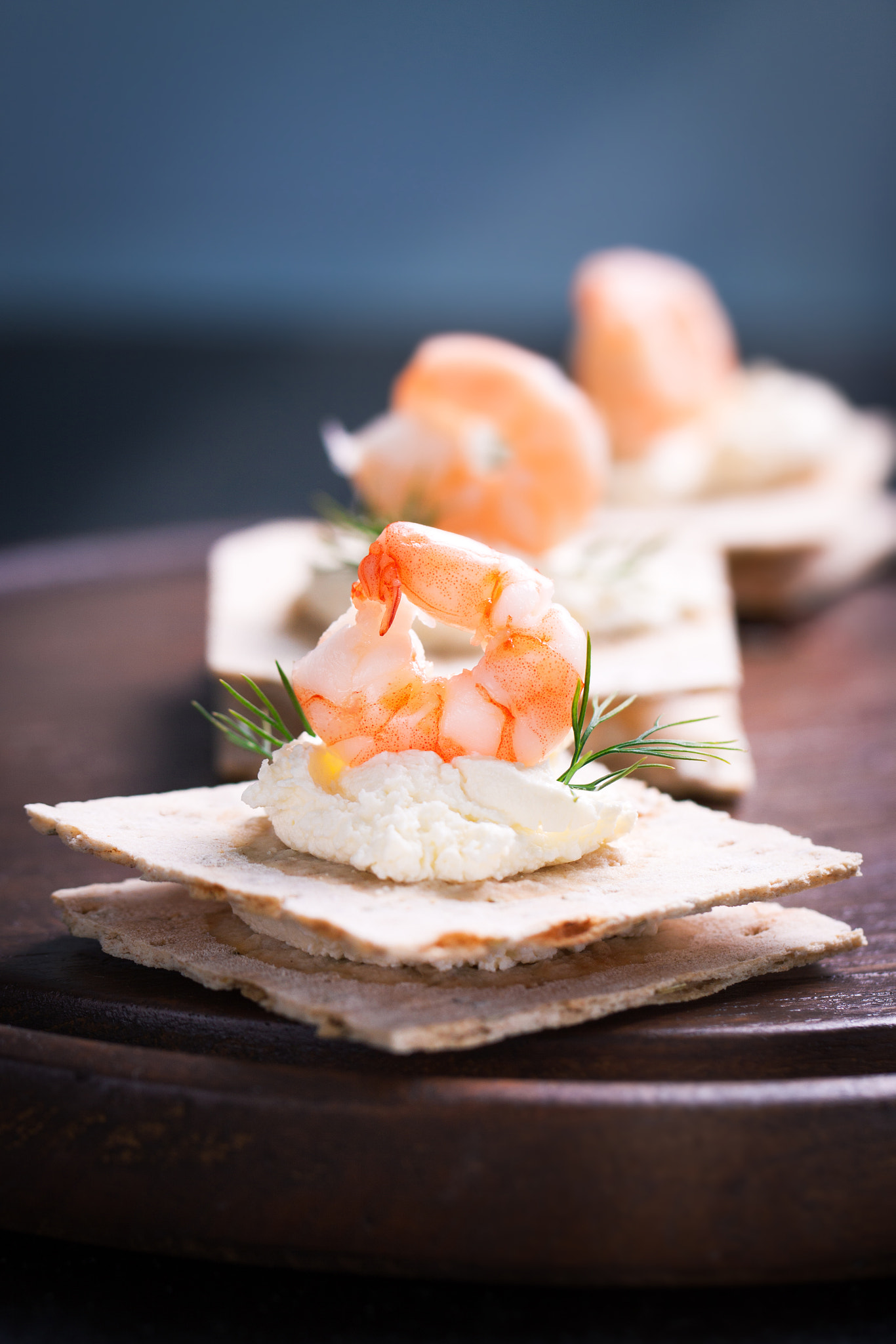 Canon EOS 50D sample photo. Appetizer canape with shrimp, cheese and dill on a small loaf of bread, closeup photography