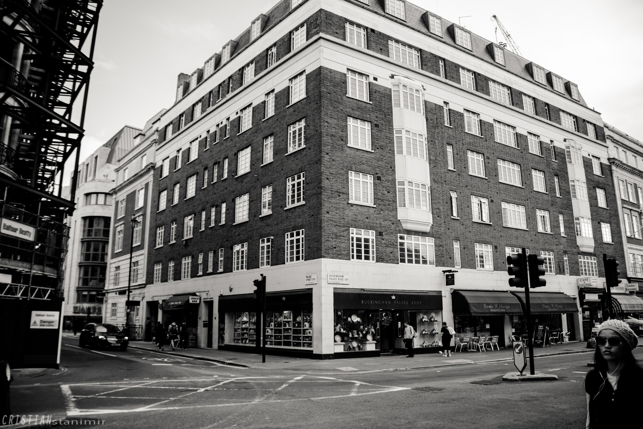 Canon EF-S 17-85mm F4-5.6 IS USM sample photo. London street ! photography
