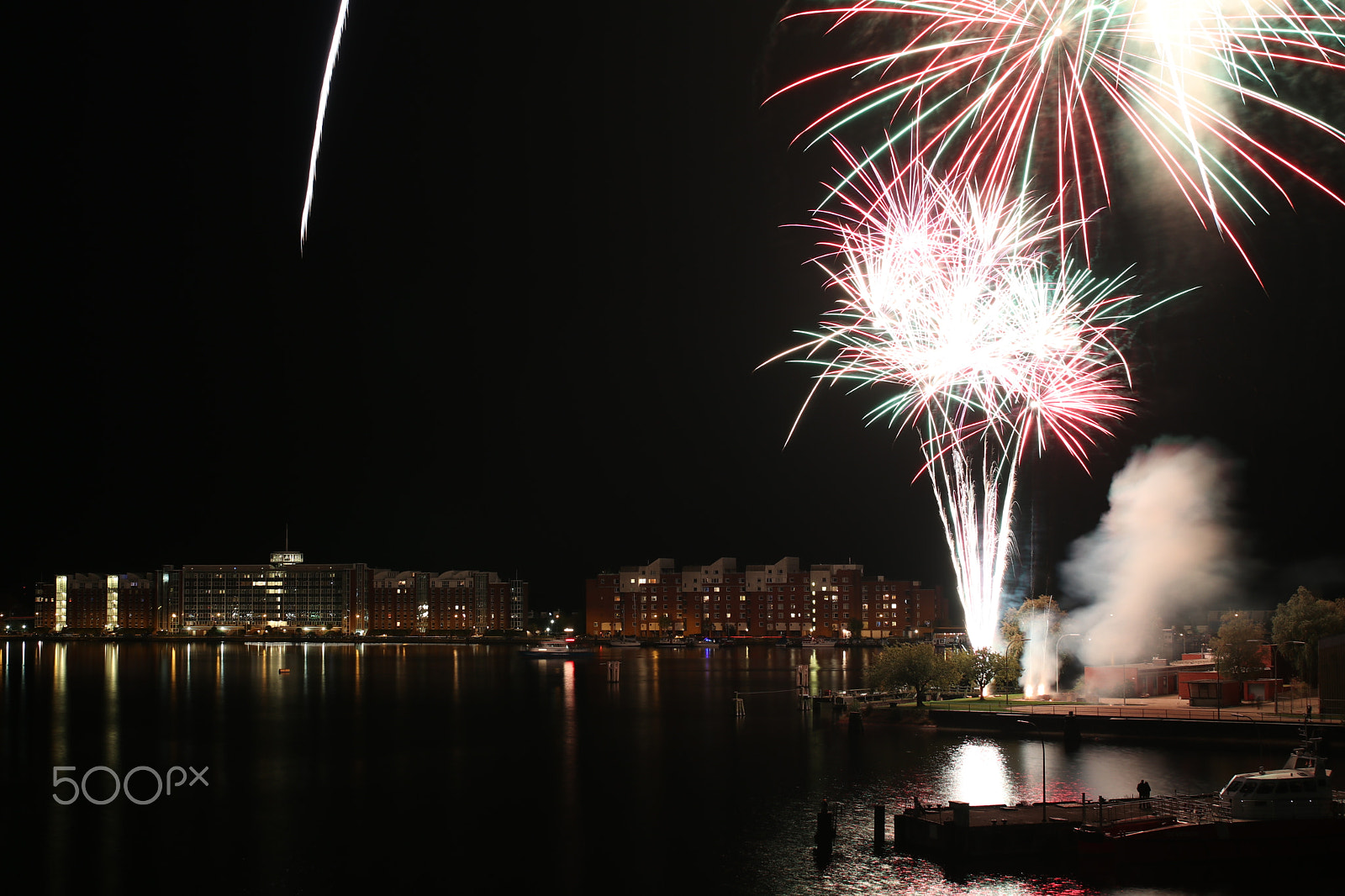 Canon EOS 80D + Sigma 35mm F1.4 DG HSM Art sample photo. Feuerwerk 2 photography
