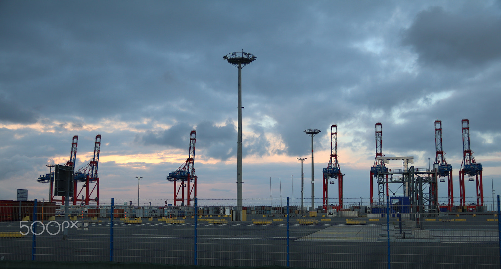 Canon EF-S 18-135mm F3.5-5.6 IS sample photo. Jade-weser-port photography