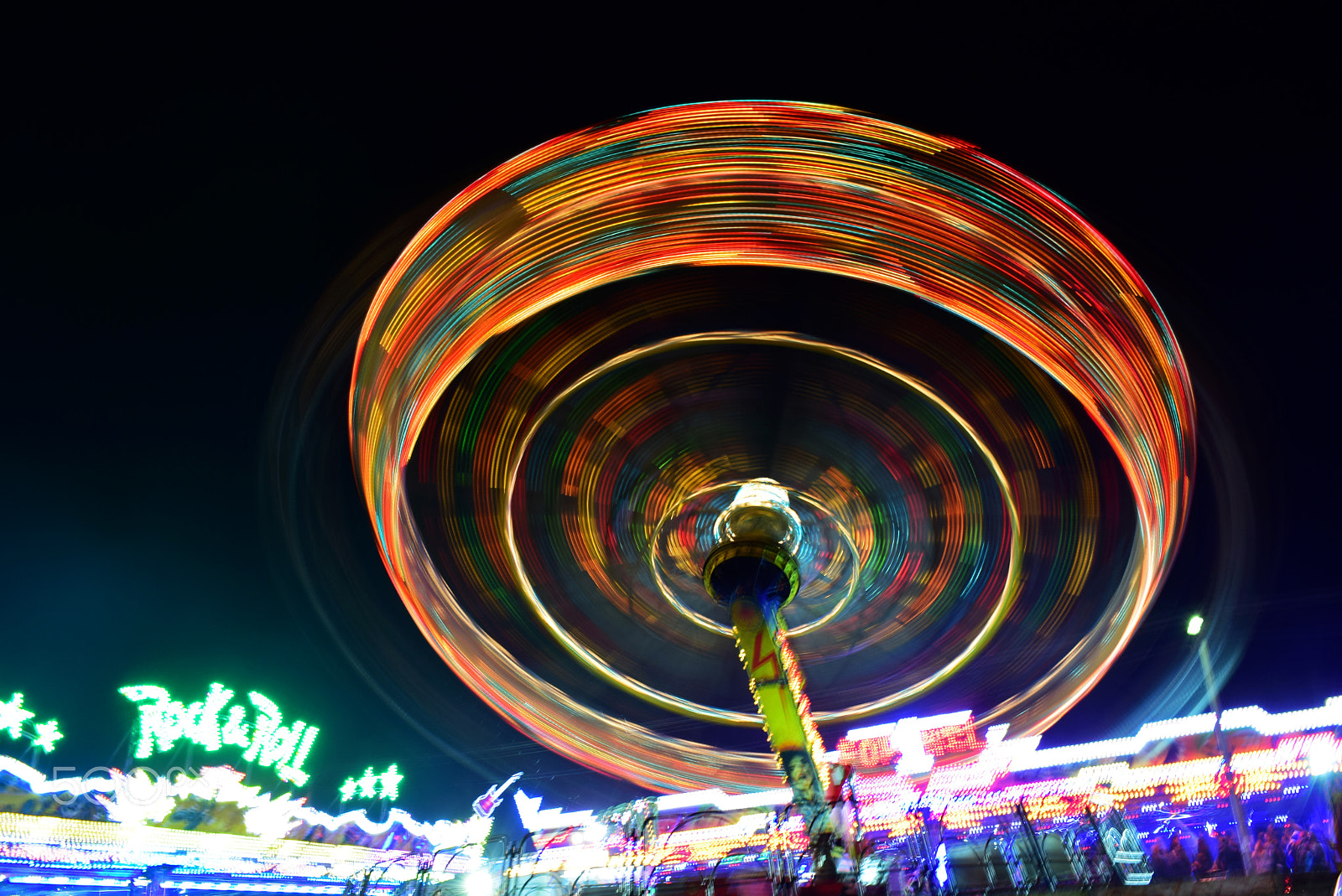 Nikon D3300 + Tamron SP 150-600mm F5-6.3 Di VC USD sample photo. Merry-go-round in luna park photography