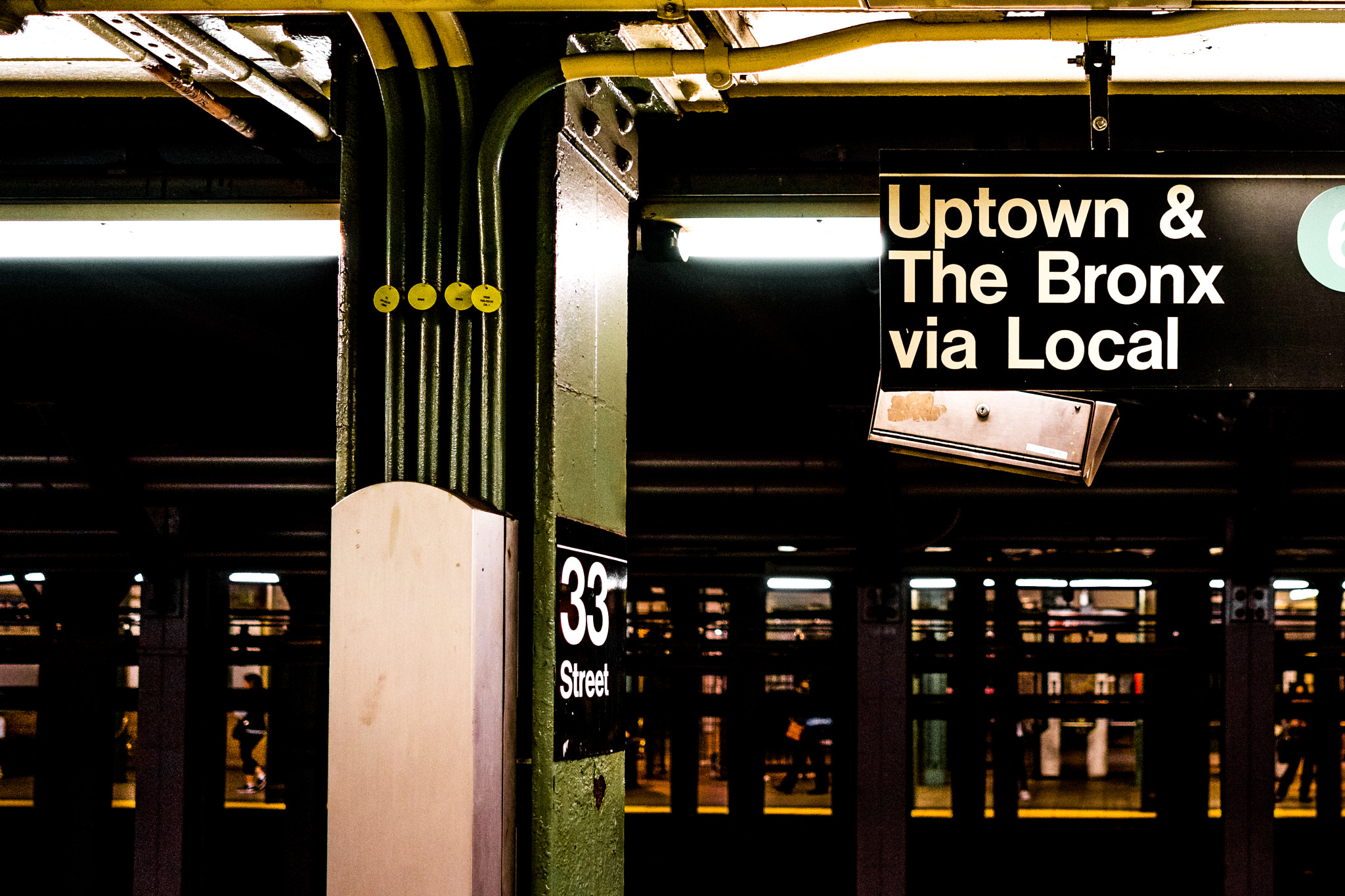 Sony a7 + ZEISS Batis 25mm F2 sample photo. Subway station in manhattan photography