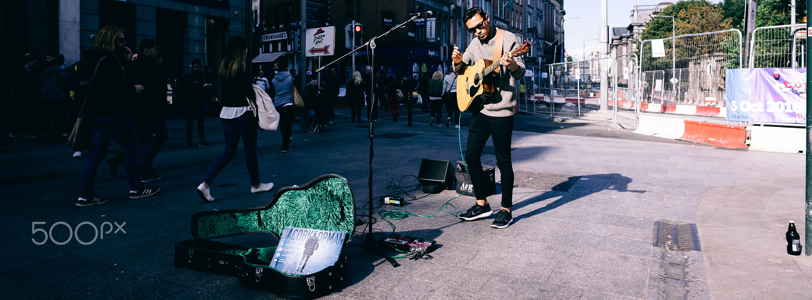 Sony a7R + E 21mm F2.8 sample photo. Singer on grafton street (1/2) photography