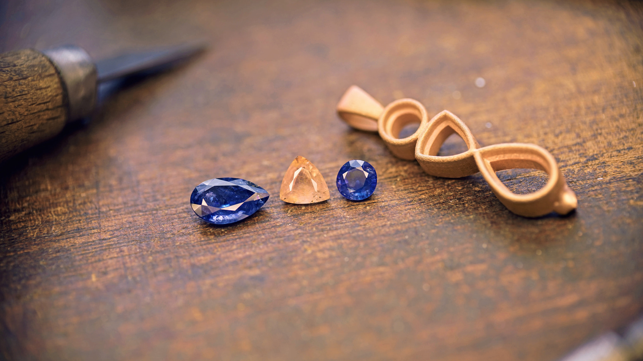 Sony a7R II + Sony DT 50mm F1.8 SAM sample photo. Sapphire fairtrade pendant  photography