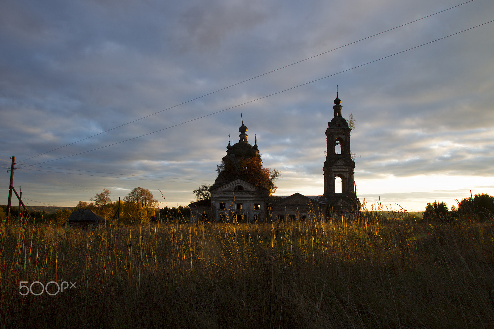 Canon EOS-1D Mark IV + Canon EF 17-35mm f/2.8L sample photo. Autumn landscape with a house and church photography