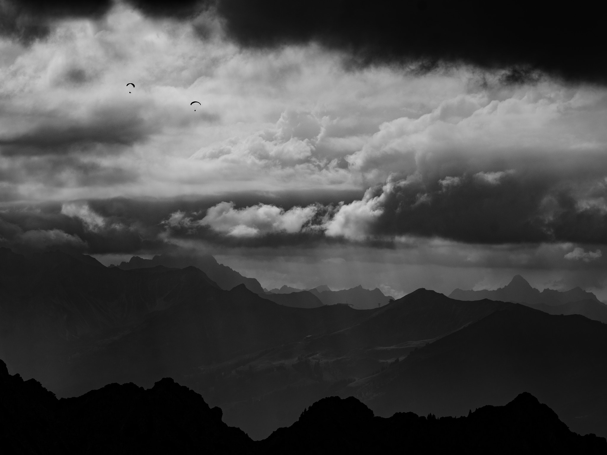 105mm F2.8 sample photo. Some shades of grey photography