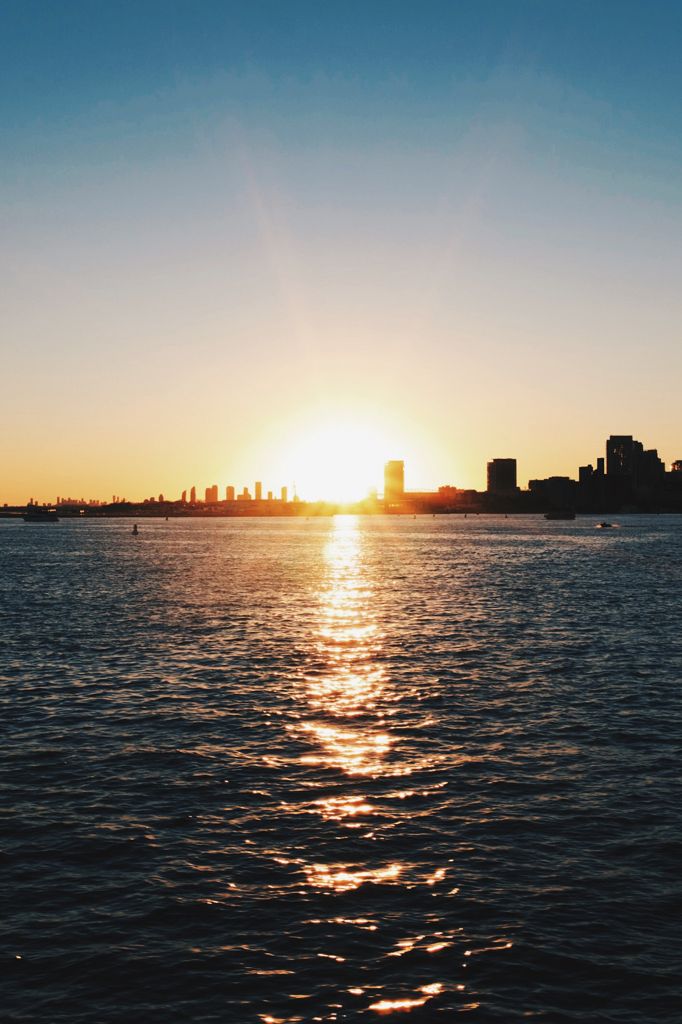 Sigma 30mm F1.4 DC DN | C sample photo. Sunset from toronto centre island photography