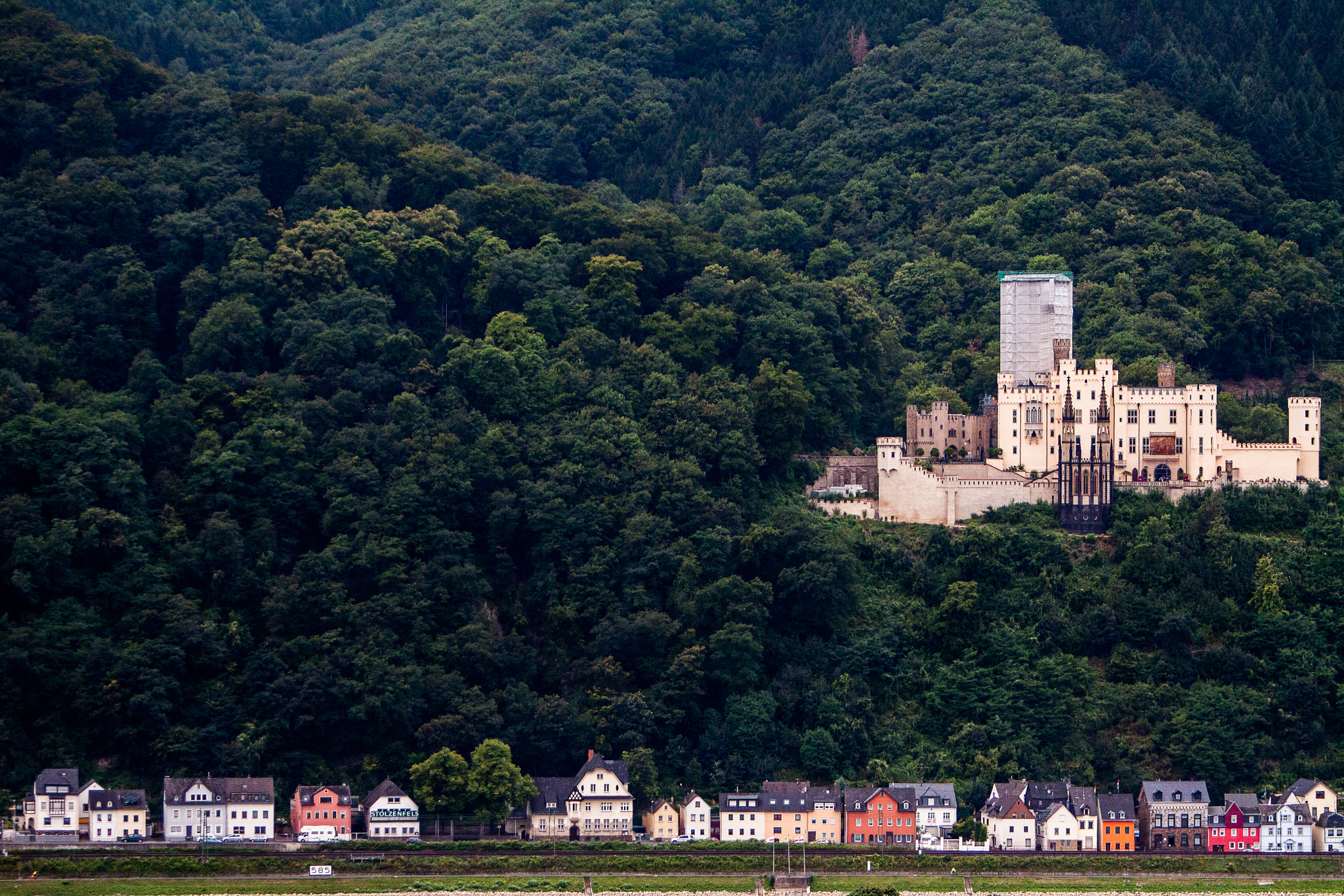 Canon EF 70-200mm F2.8L IS USM sample photo. The castle on river rhein. photography