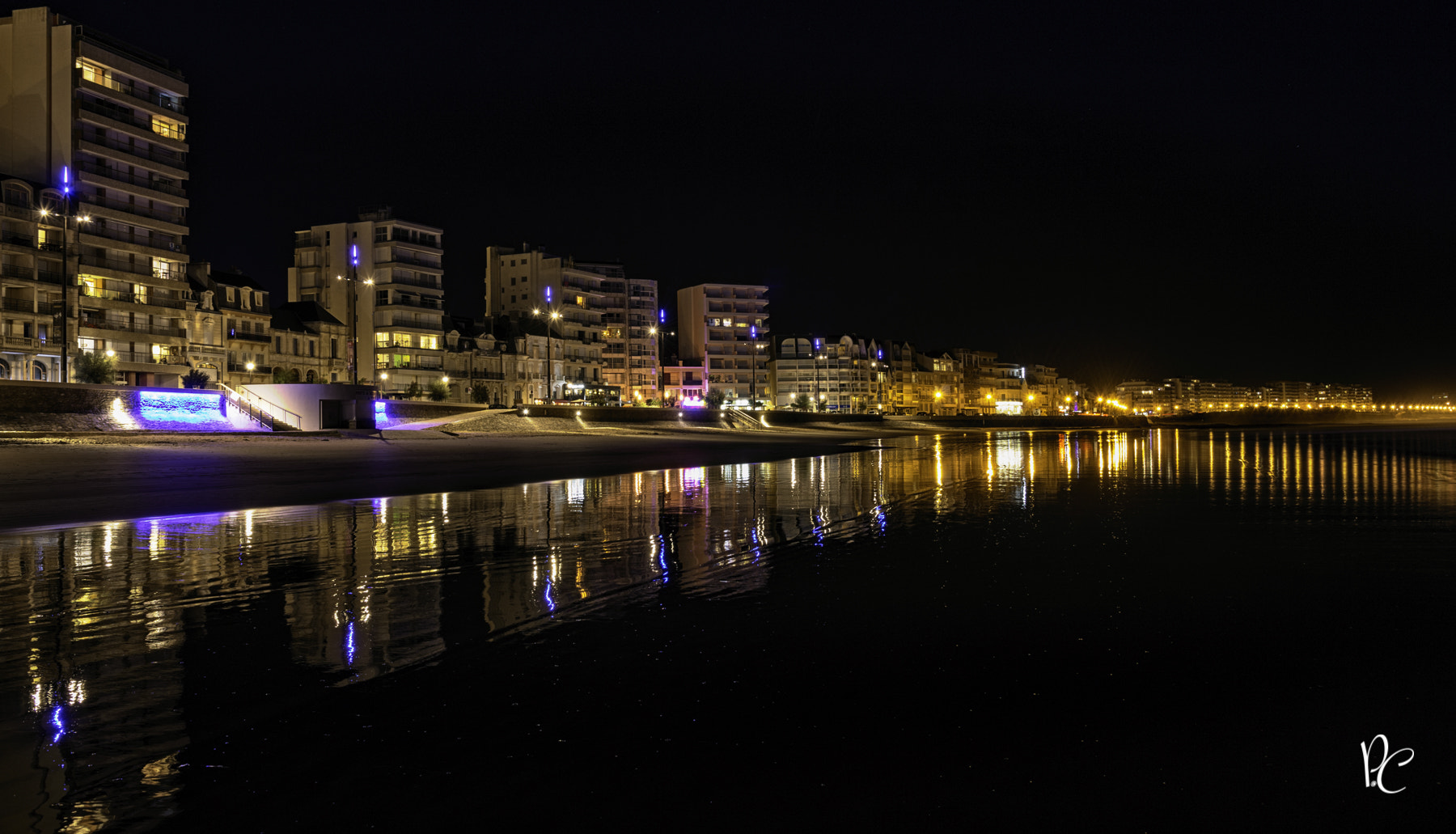 Nikon D4 sample photo. Reflets du remblai des sables by night photography