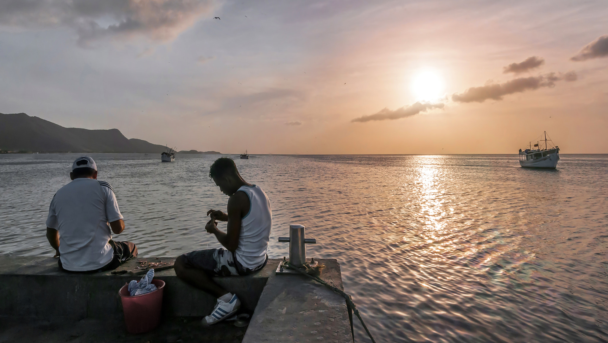 Nikon D300 + Sigma 18-50mm F2.8 EX DC Macro sample photo. Fishermen_on_pier_juan_griego4_filtered photography