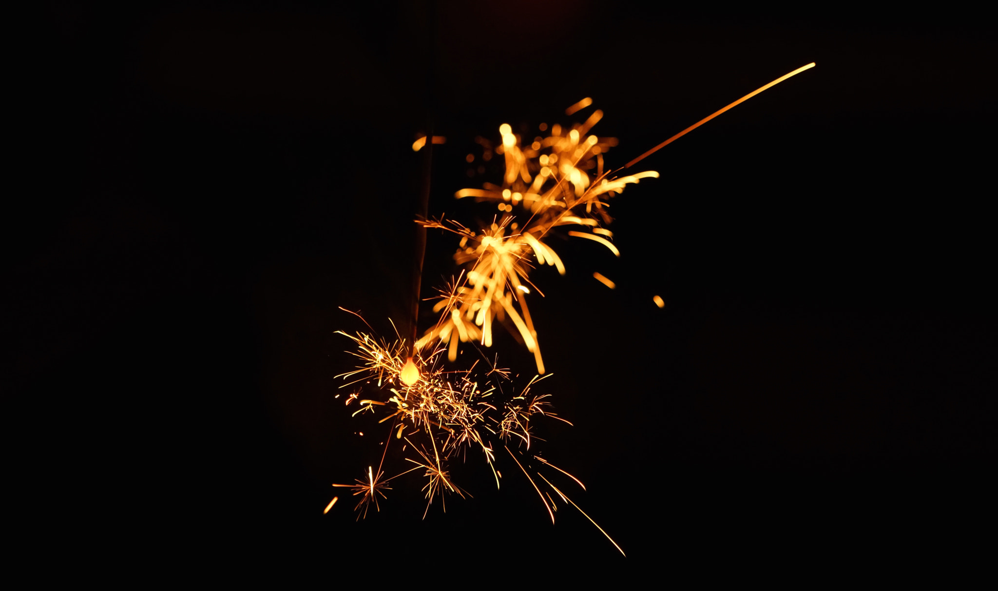 Sony FE 70-200mm F4 G OSS sample photo. Hanabi  (fireworks popping moment） photography