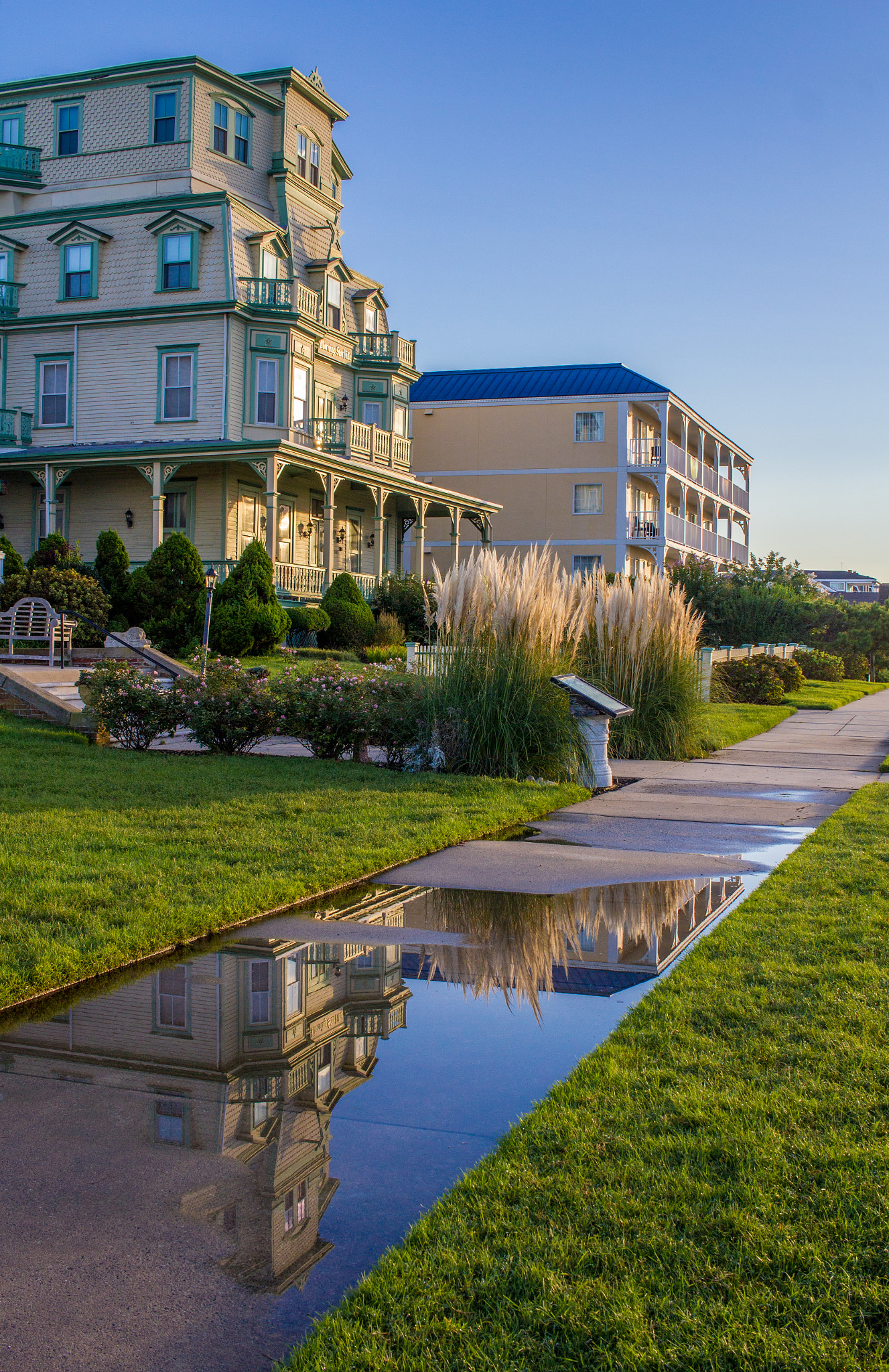 Canon EF-S 24mm F2.8 STM sample photo. Sidewalk reflections photography