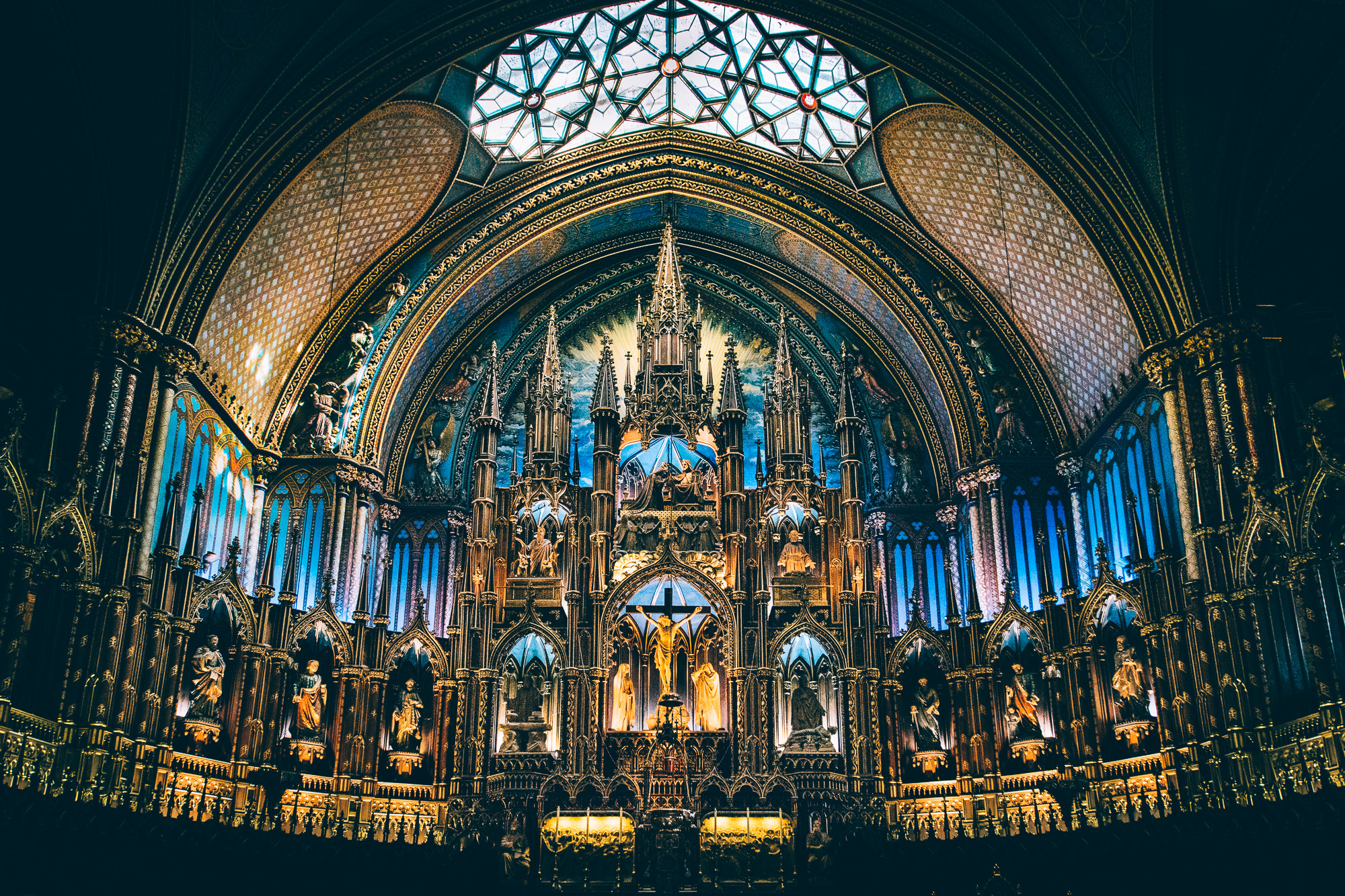 Tamron 18-270mm F3.5-6.3 Di II PZD sample photo. Notre-dame basilica photography