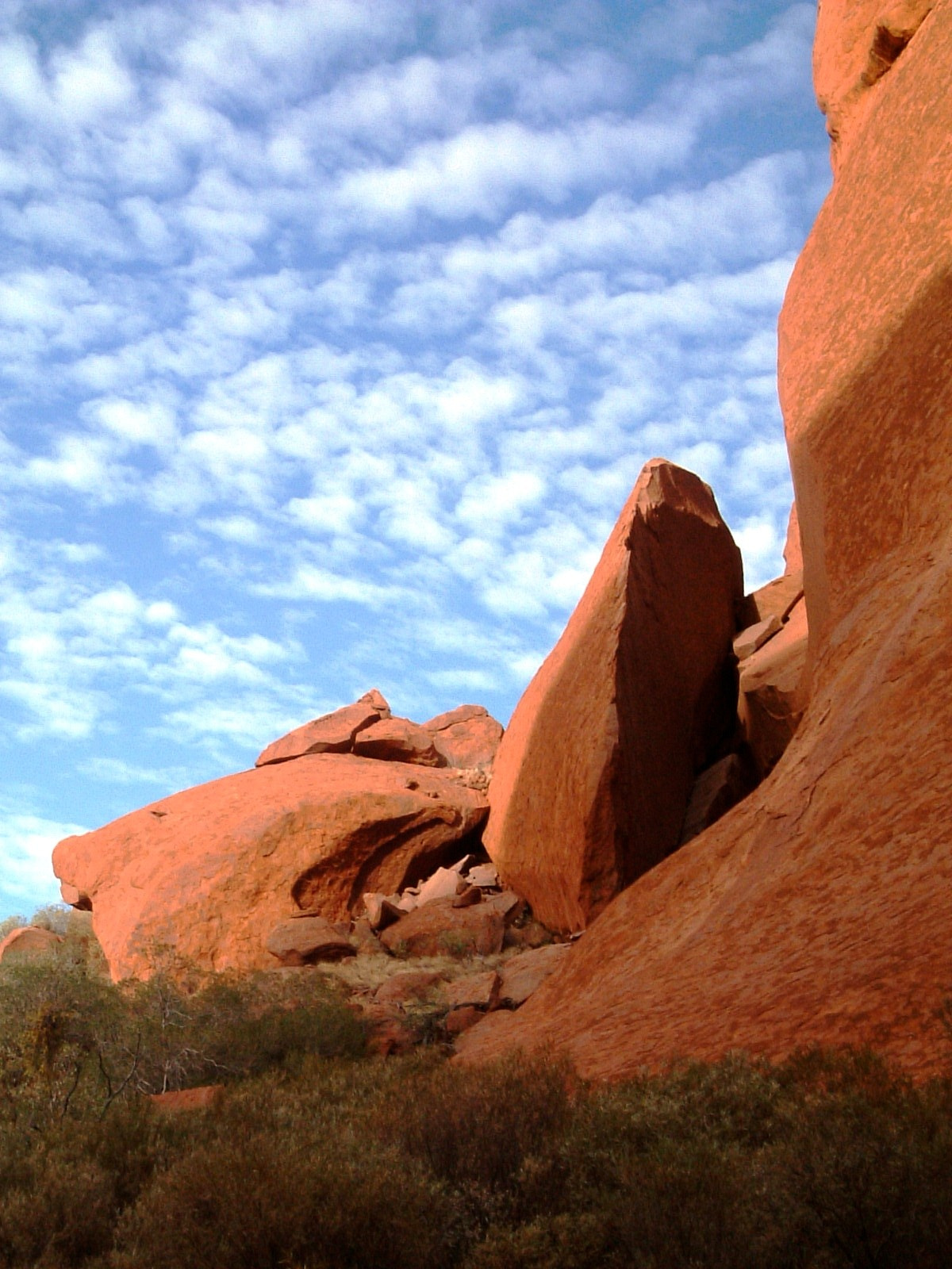 Fujifilm FinePix F401 sample photo. Uluru from a side perspective photography