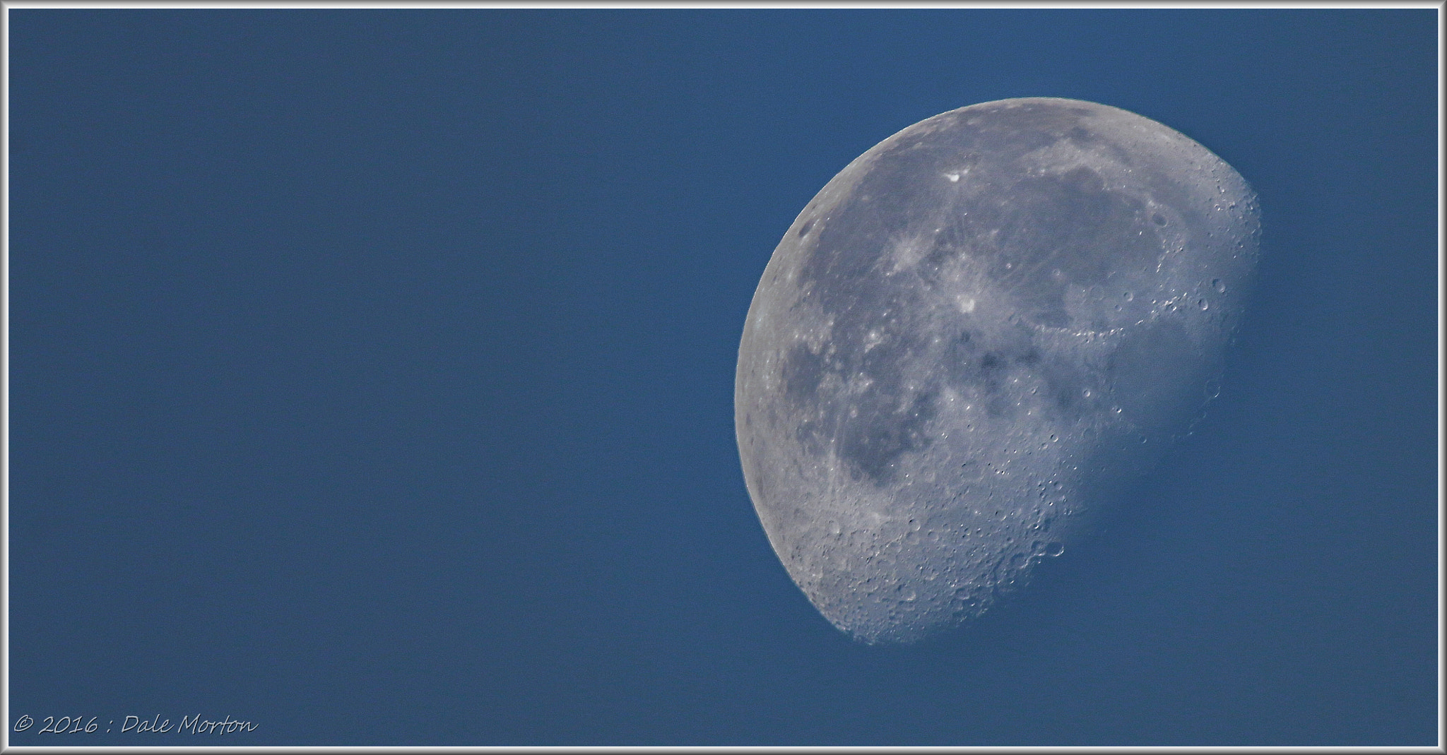 Canon EF 100-400mm F4.5-5.6L IS USM sample photo. Daytime moon photography