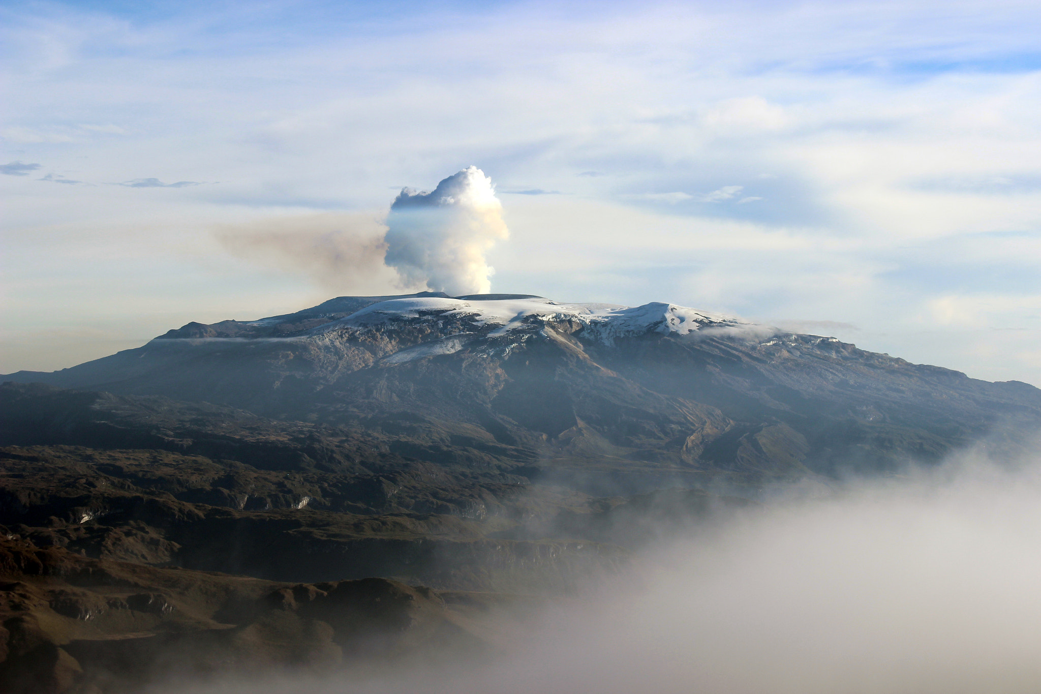 Canon EF 70-300mm F4-5.6 IS USM sample photo. Volcán nevado del ruiz  photography