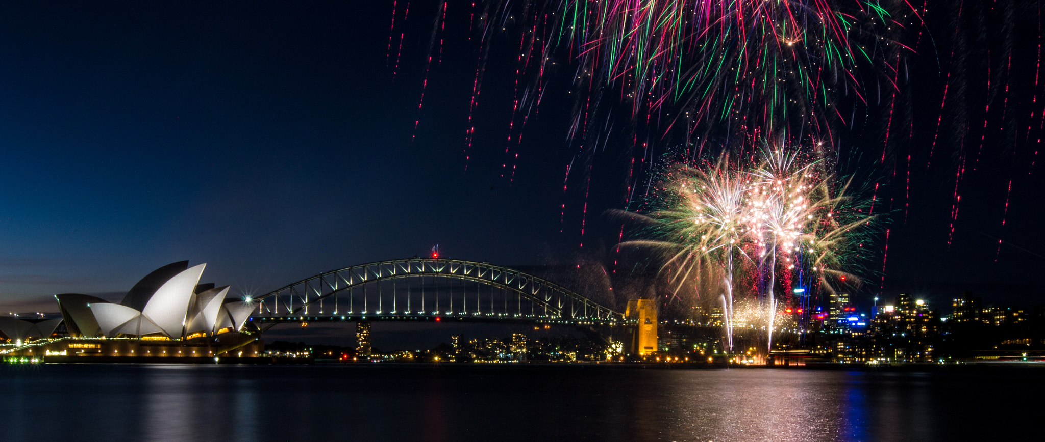 Nikon D3100 + Nikon AF-S DX Nikkor 10-24mm F3-5-4.5G ED sample photo. Sydney harbour fireworks photography