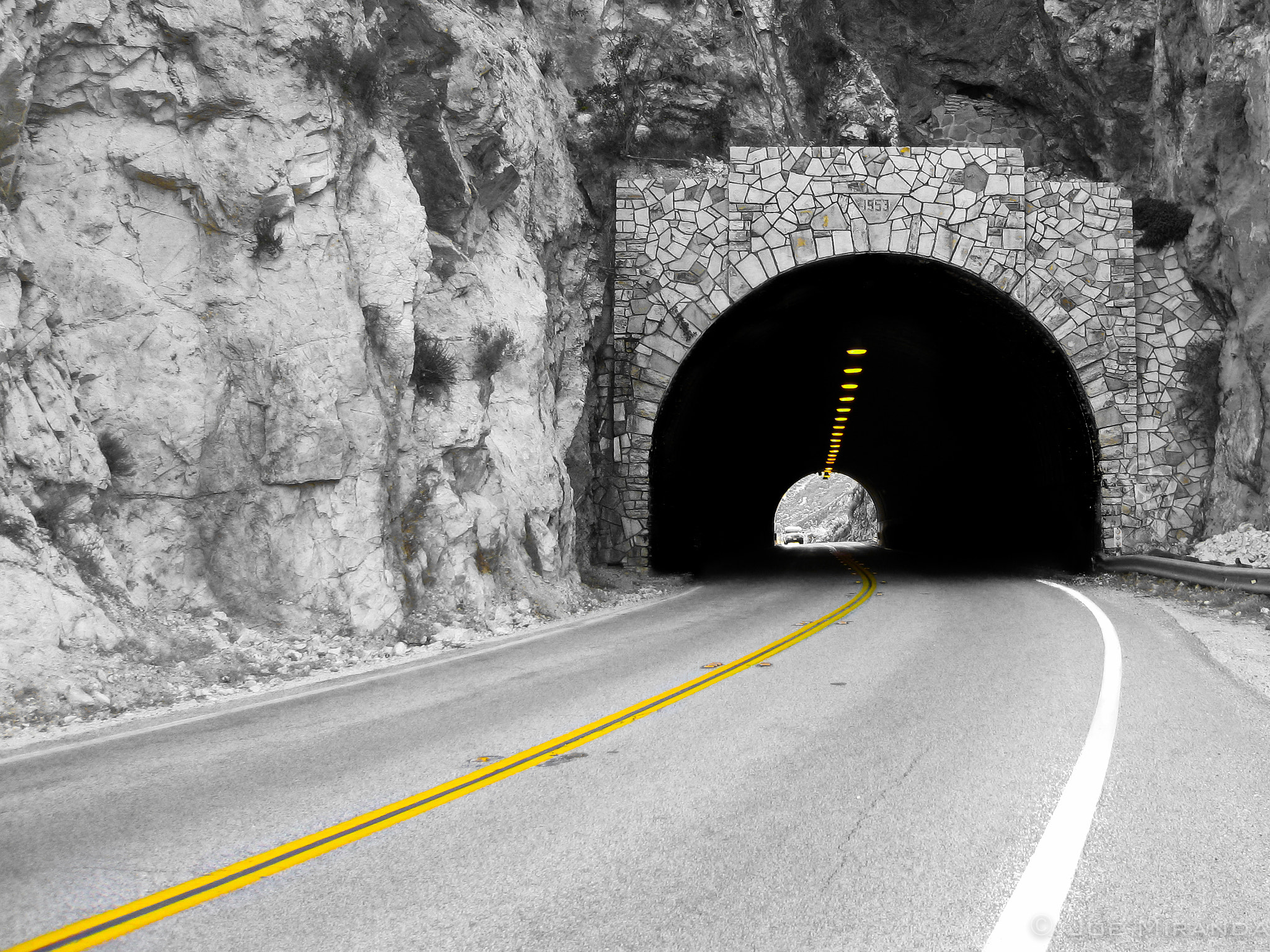 Canon PowerShot SD890 IS (Digital IXUS 970 IS / IXY Digital 820 IS) sample photo. Through the tunnel photography