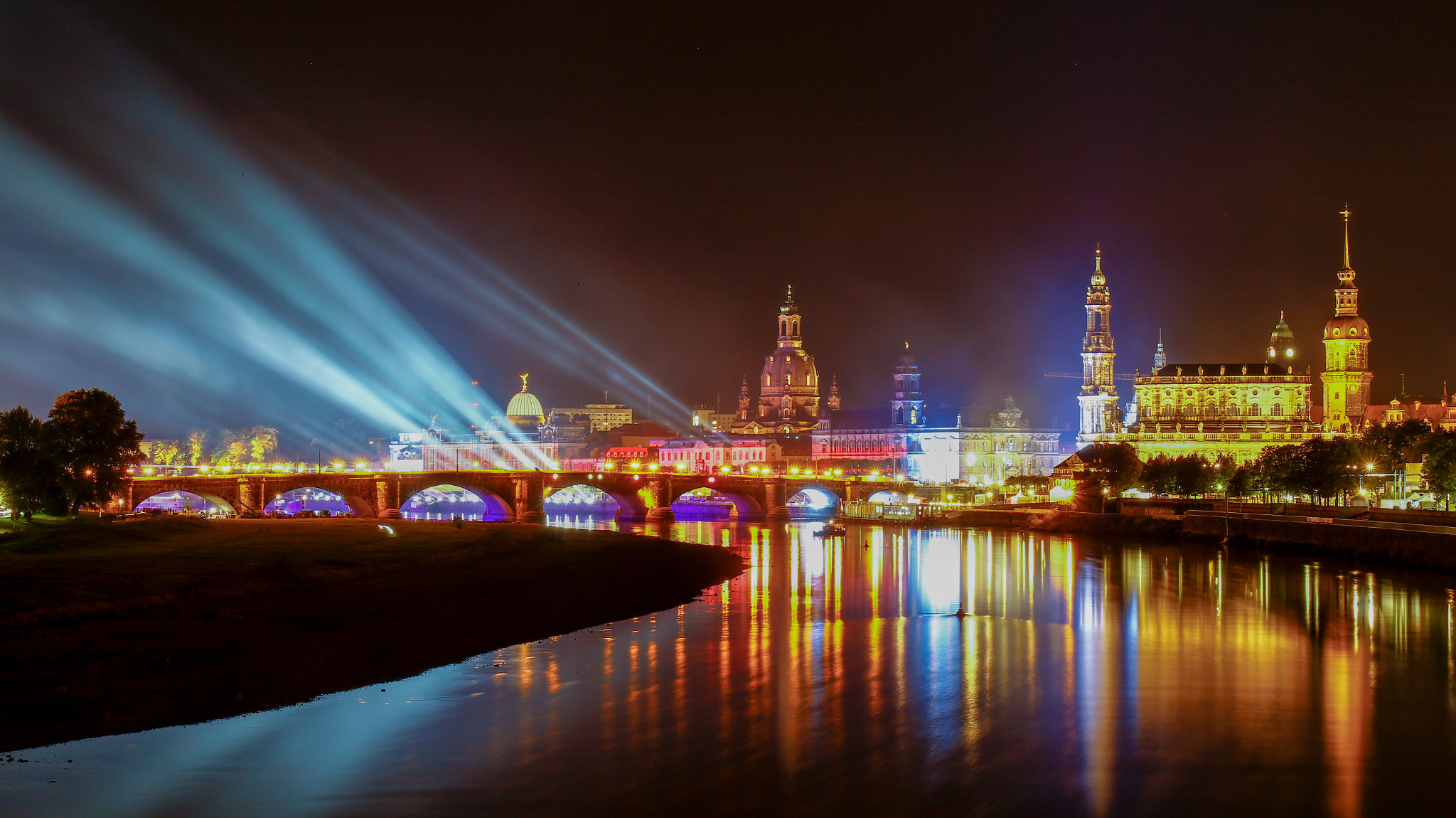 Canon EF-S 17-55mm F2.8 IS USM sample photo. Illuminations of the old city part of dresden across the elberiver for the reunification party 2016 photography