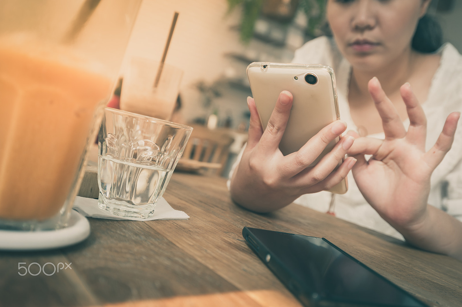 Nikon AF-S Nikkor 18-35mm F3.5-4.5G ED sample photo. Woman using phone in cafe photography