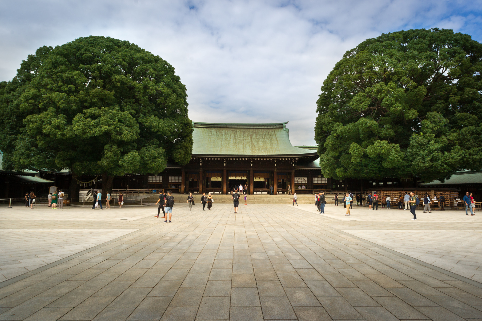 Sony Alpha DSLR-A850 + Minolta AF 24-50mm F4 sample photo. Shrine in tokyo photography