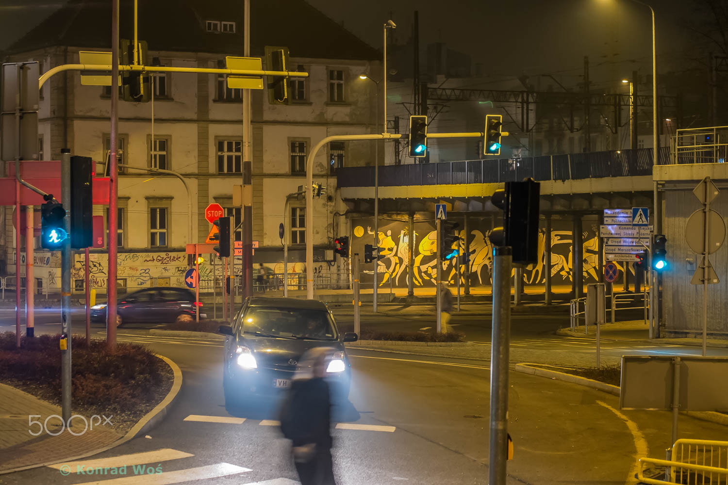 Fujifilm X-E1 + Fujifilm XF 55-200mm F3.5-4.8 R LM OIS sample photo. Na przejściu photography