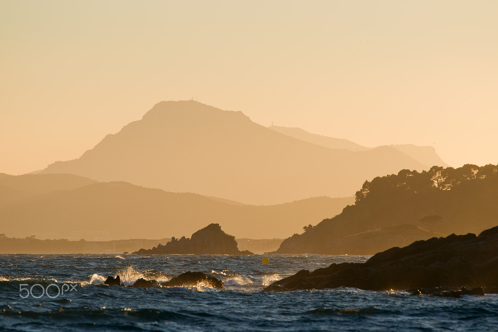 Sony Alpha DSLR-A850 + Sony 70-400mm F4-5.6 G SSM sample photo. Evening light on the côte d'azur photography