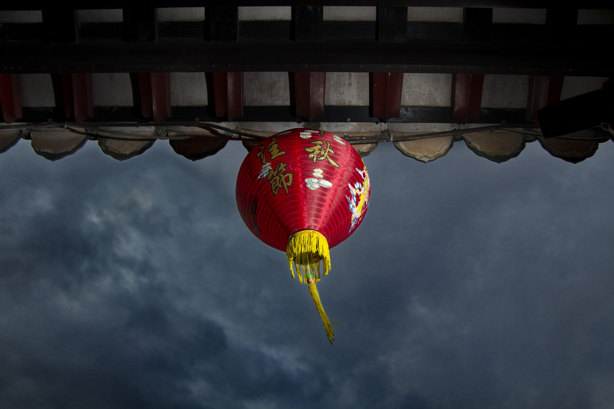 Canon EOS 60D + Sigma 18-50mm f/2.8 Macro sample photo. Lantern photography