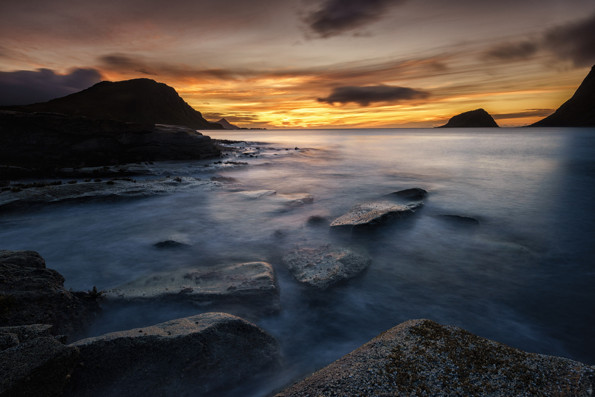 16-35mm F4 OSS sample photo. Evening mood photography