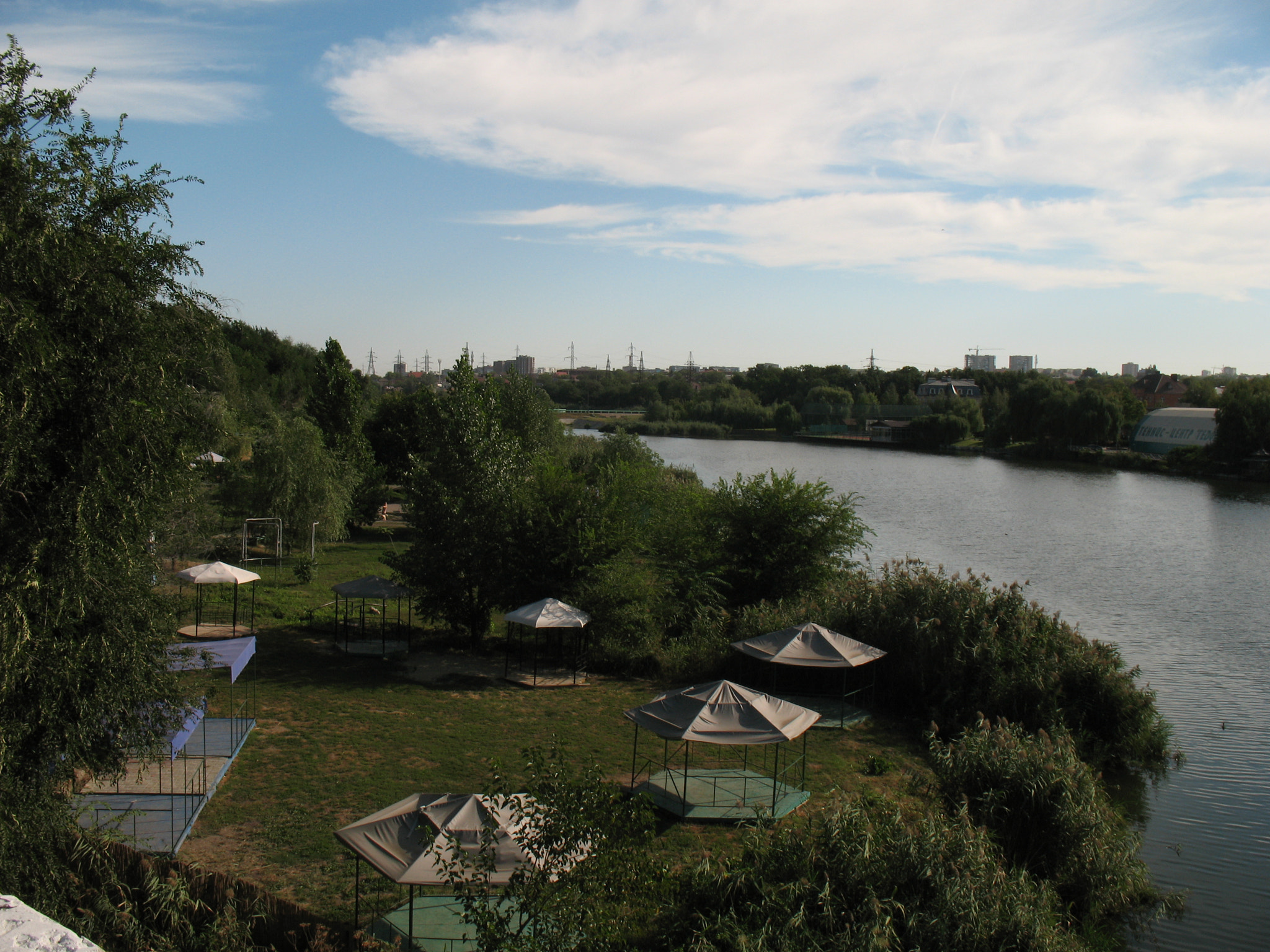 Canon POWERSHOT A630 sample photo. Cafe "northern lights" on the shore of the reservoir. russia. rostov- on-don. photography