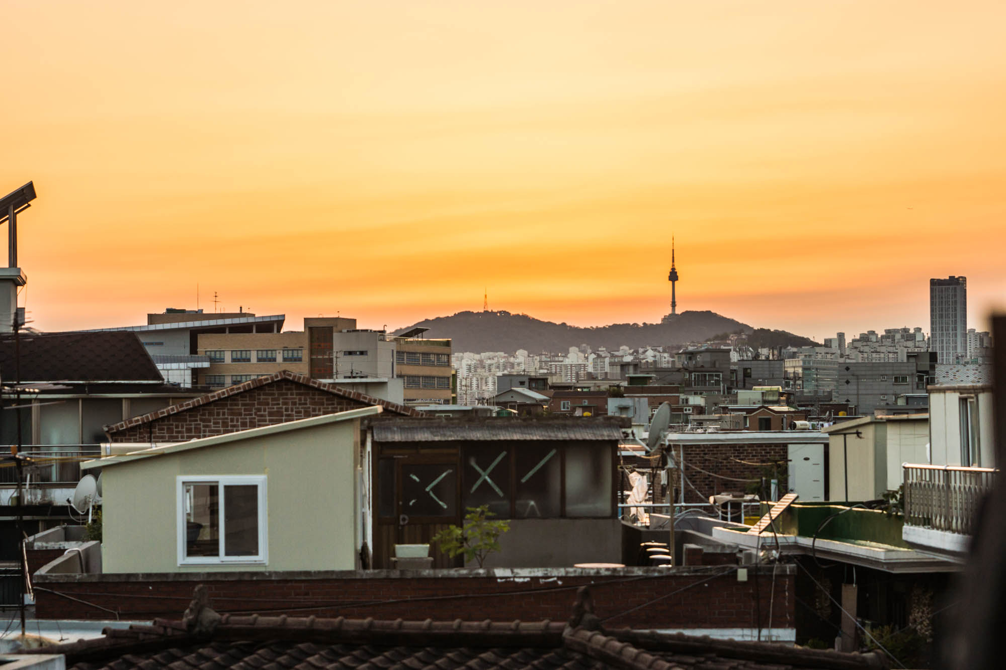 Sony SLT-A65 (SLT-A65V) sample photo. Sunset at rooftop photography