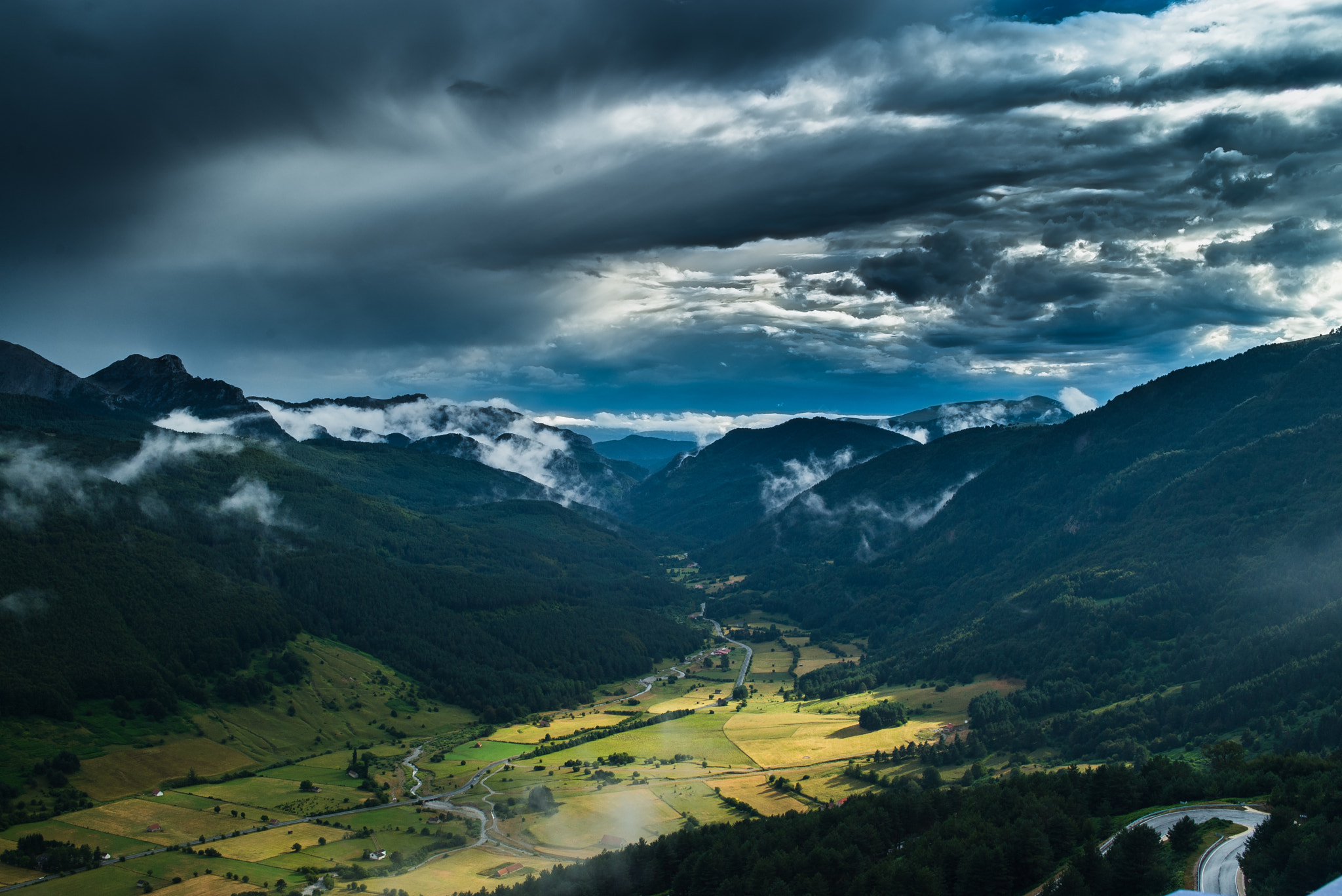 Nikon D600 + AF Zoom-Nikkor 35-70mm f/2.8 sample photo. Pirineos, spain photography