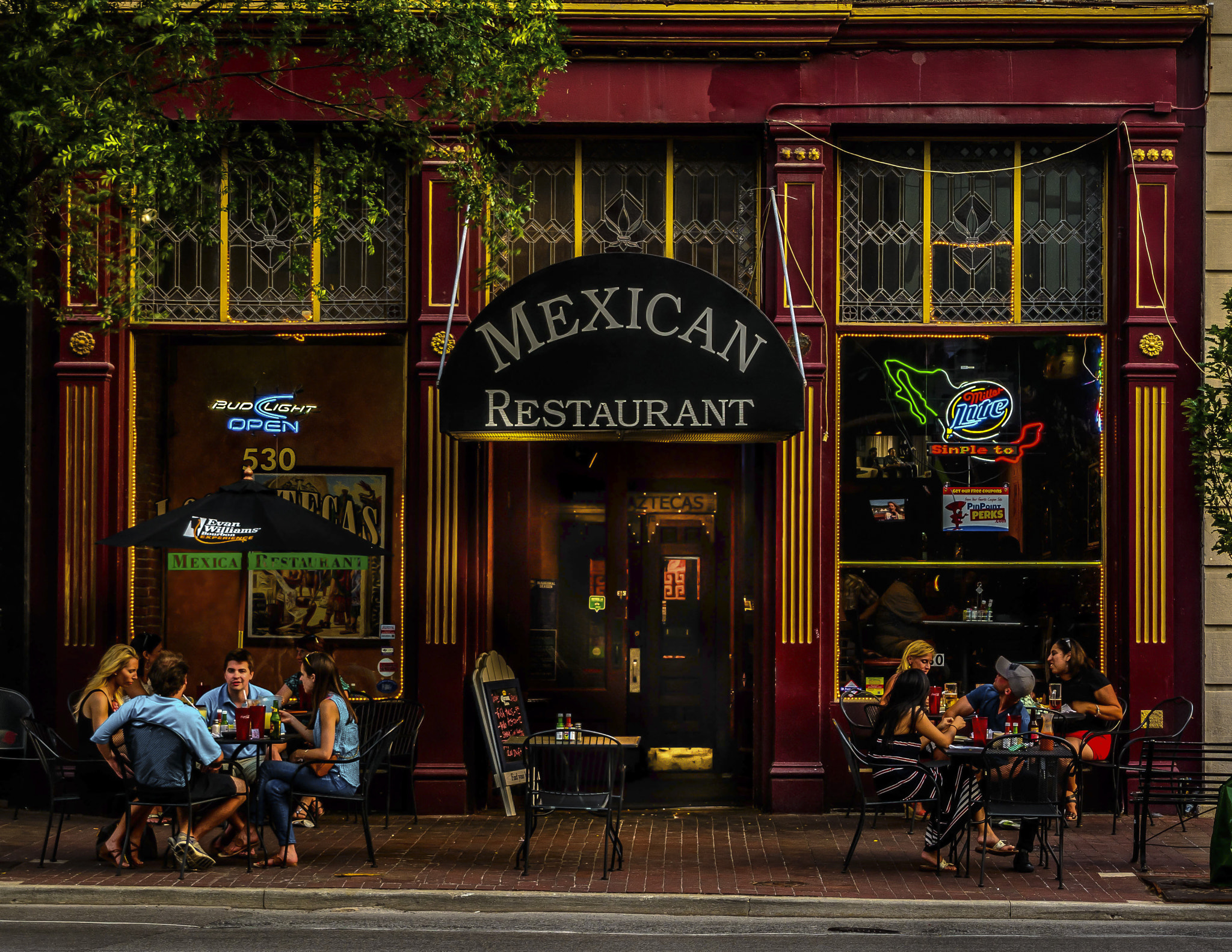 AF Zoom-Nikkor 24-120mm f/3.5-5.6D IF sample photo. Going mexican photography