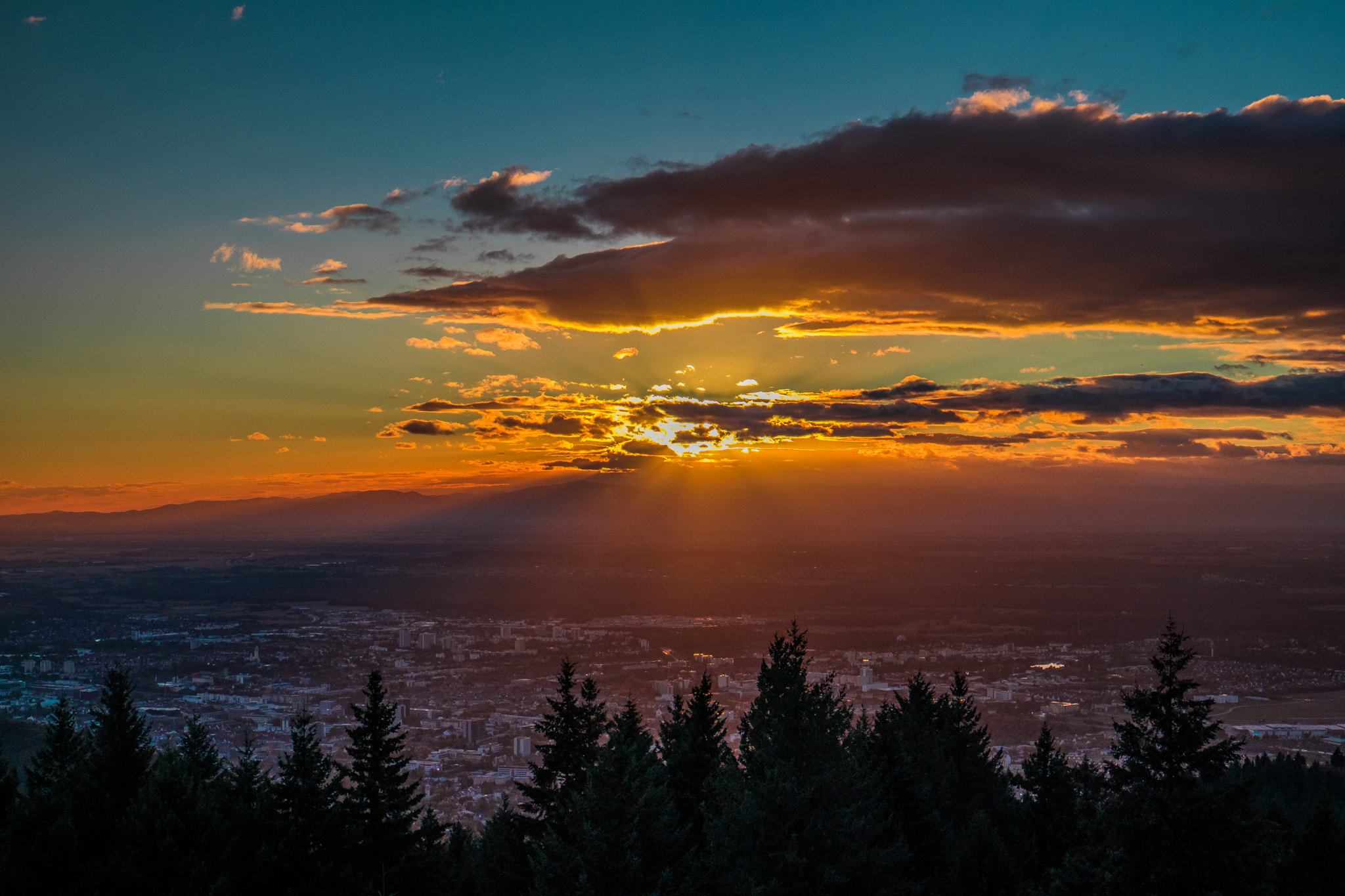 Canon EOS 80D + Canon EF 16-35mm F4L IS USM sample photo. Aussicht photography