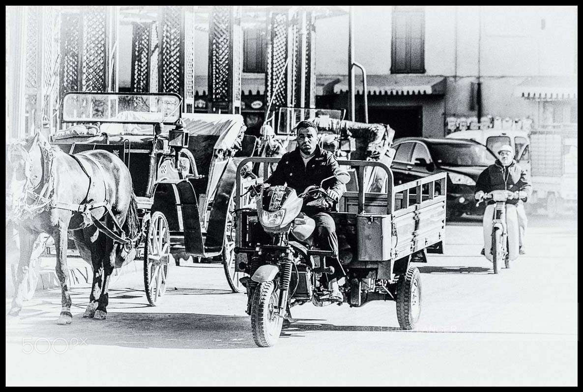 Canon EF 70-300mm F4-5.6 IS USM sample photo. Marrakech on the run photography