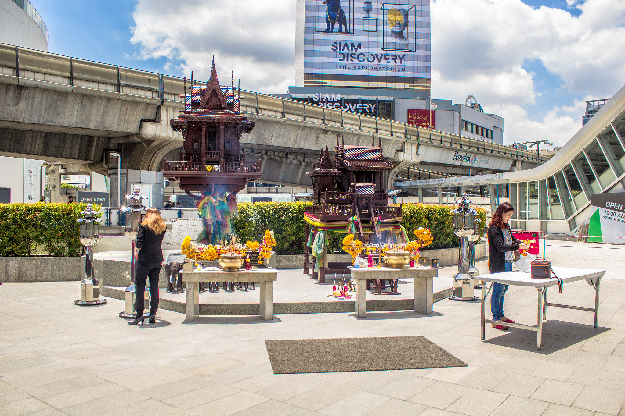Canon EF-S 18-55mm F3.5-5.6 III sample photo. Temple photography