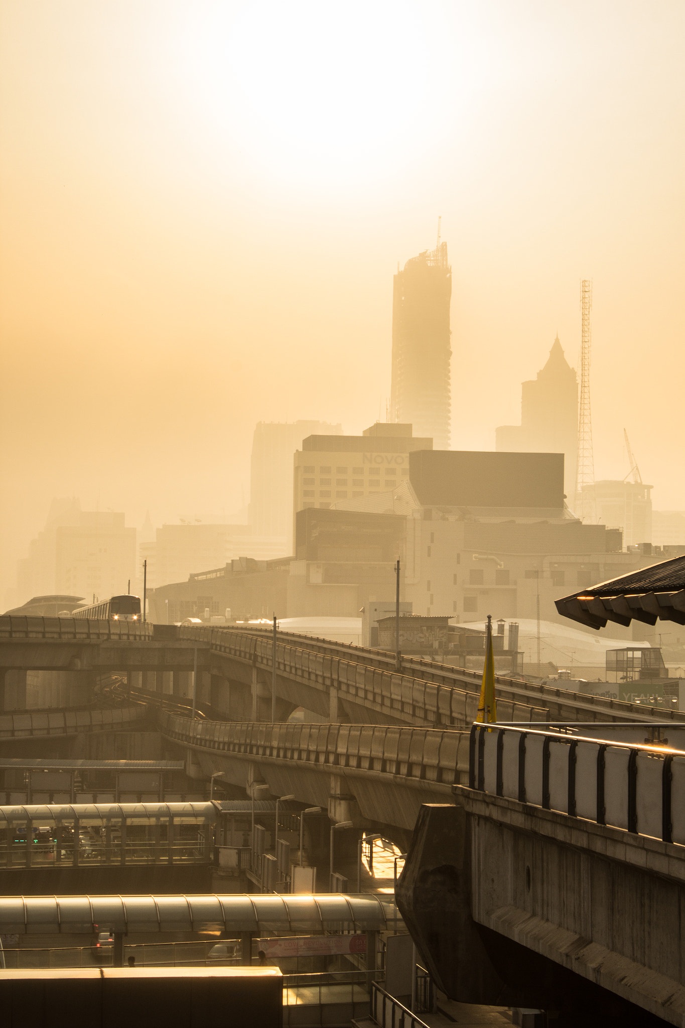 Canon EF-S 18-55mm F3.5-5.6 III sample photo. Bangkok sunrise 2 photography