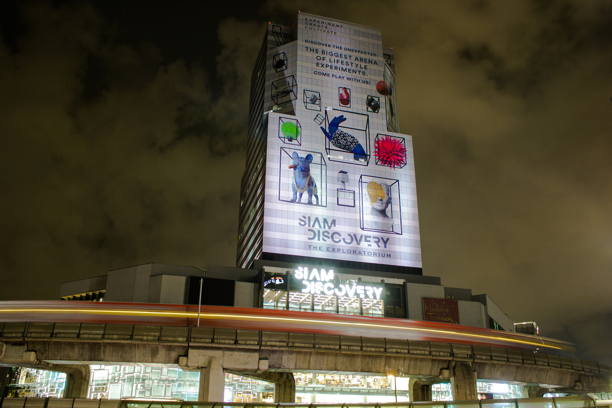 Canon EF-S 18-55mm F3.5-5.6 III sample photo. Bangkok night life photography