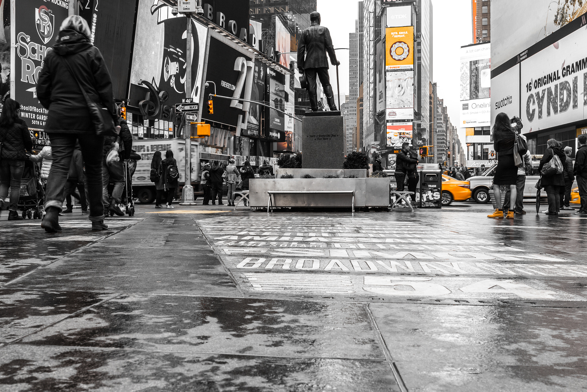 Canon EF 24-70mm F4L IS USM sample photo. Times square photography