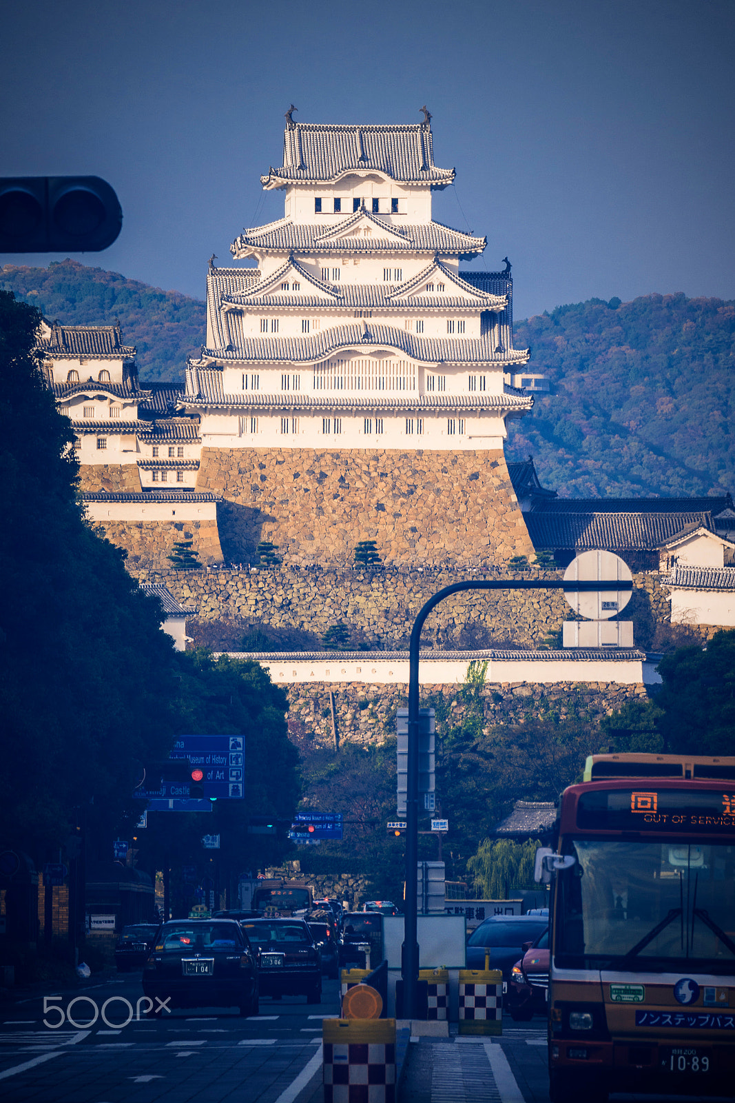 Sony a7R II + Sony 70-300mm F4.5-5.6 G SSM sample photo. Himeji castle street view photography