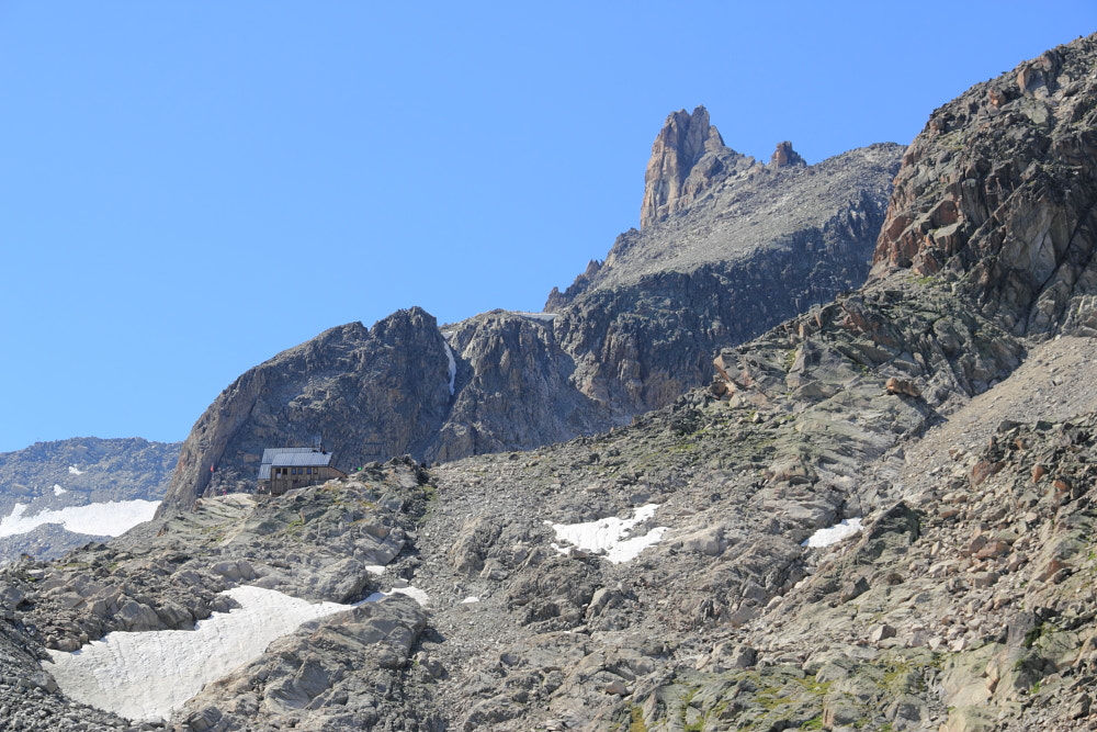 Canon EOS 550D (EOS Rebel T2i / EOS Kiss X4) + Canon EF-S 18-135mm F3.5-5.6 IS sample photo. Mont blanc 5 photography