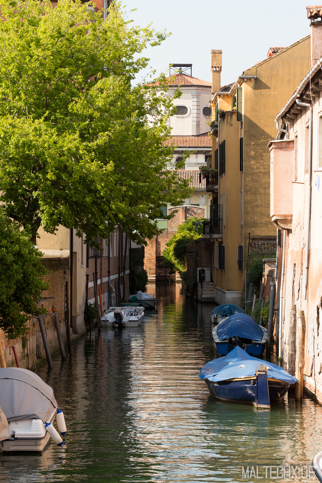 Canon EOS 700D (EOS Rebel T5i / EOS Kiss X7i) + Canon EF 70-200mm F4L IS USM sample photo. Wasserstraße von venedig photography