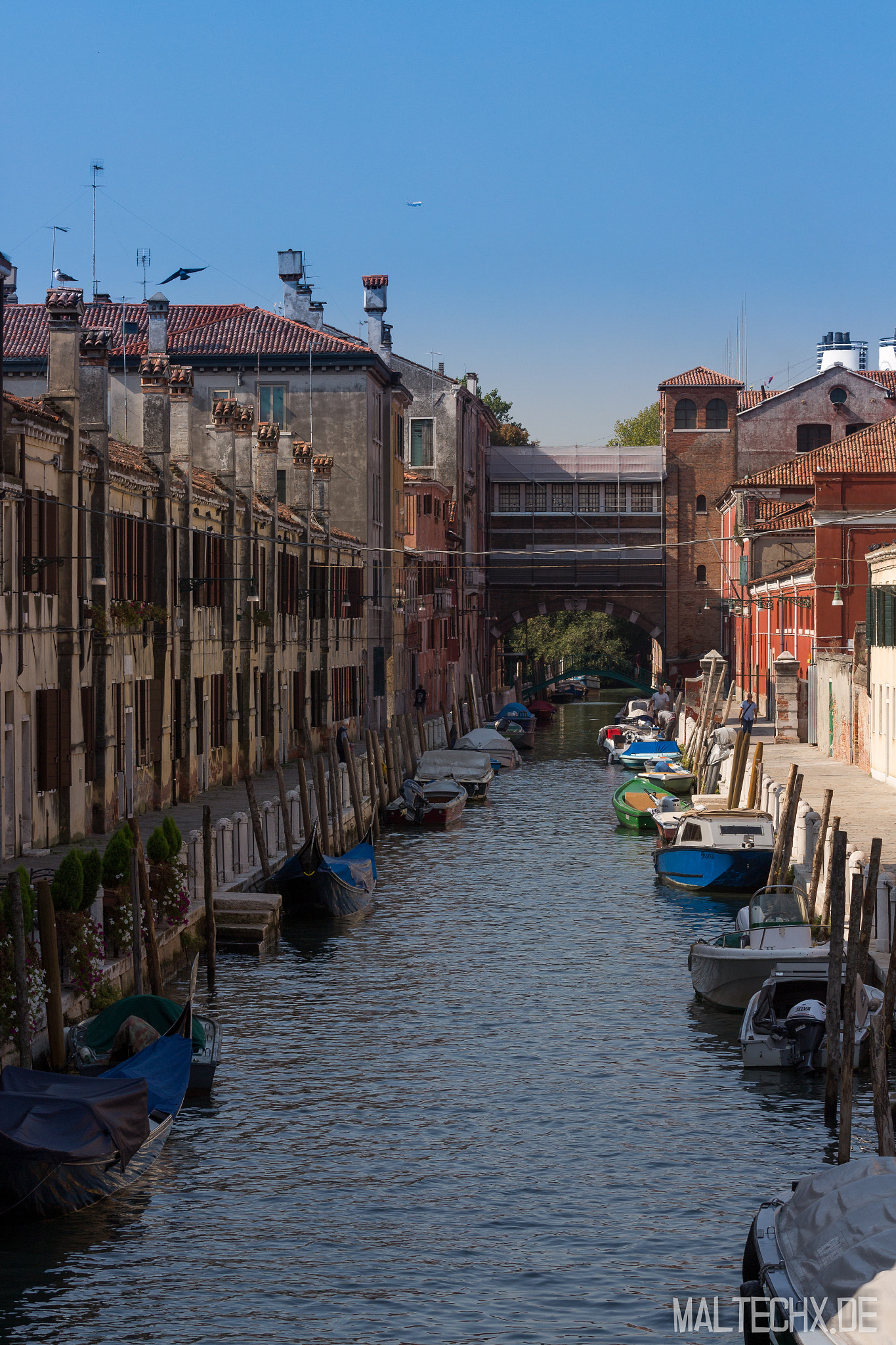 Canon EOS 700D (EOS Rebel T5i / EOS Kiss X7i) + Canon EF 70-200mm F4L IS USM sample photo. Wasserstraße von venedig photography